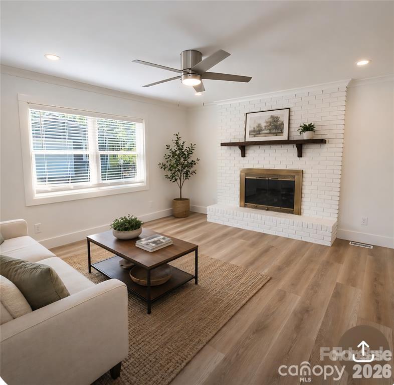 421 Kingfield Drive Property Photo 2