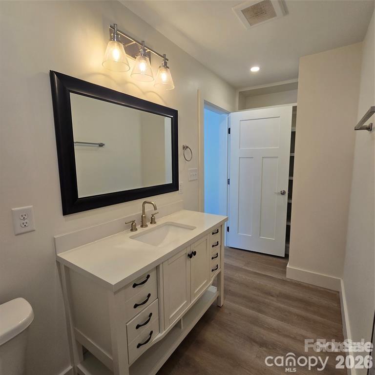 421 Kingfield Drive Property Photo 9