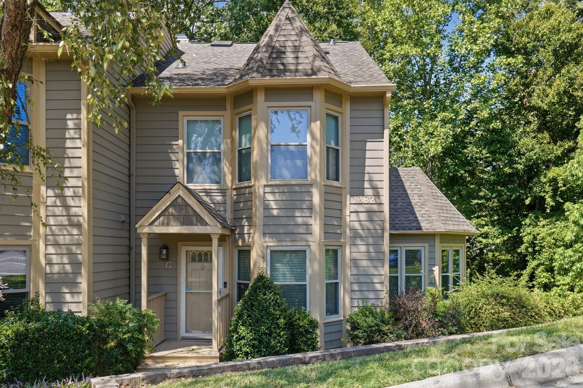 13820 Queens Harbor Road Property Photo 1