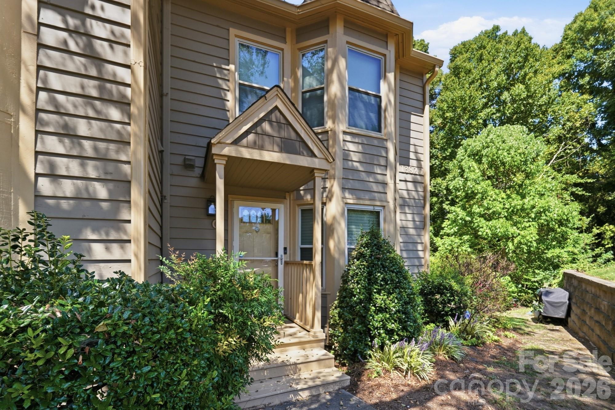 13820 Queens Harbor Road Property Photo 2