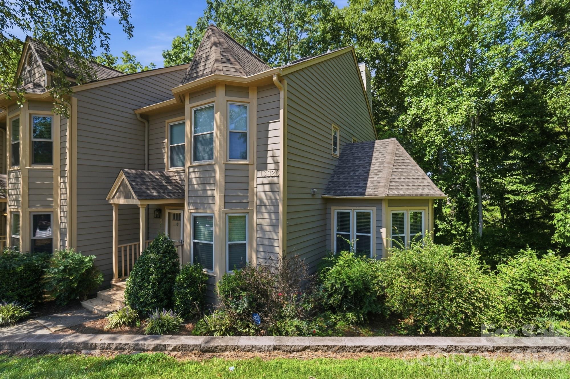 13820 Queens Harbor Road Property Photo 3