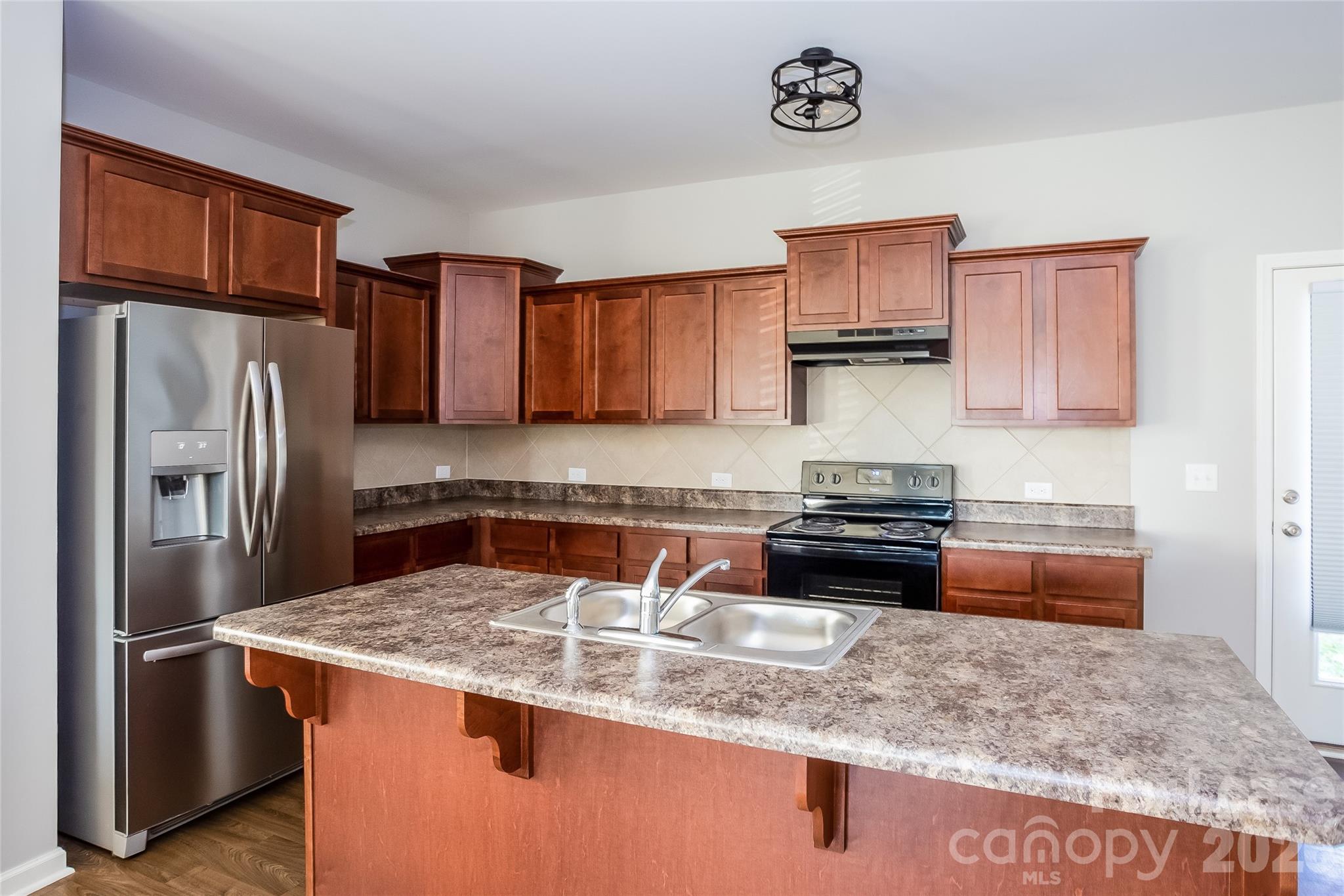 1072 Ramsgate Drive Property Photo 4