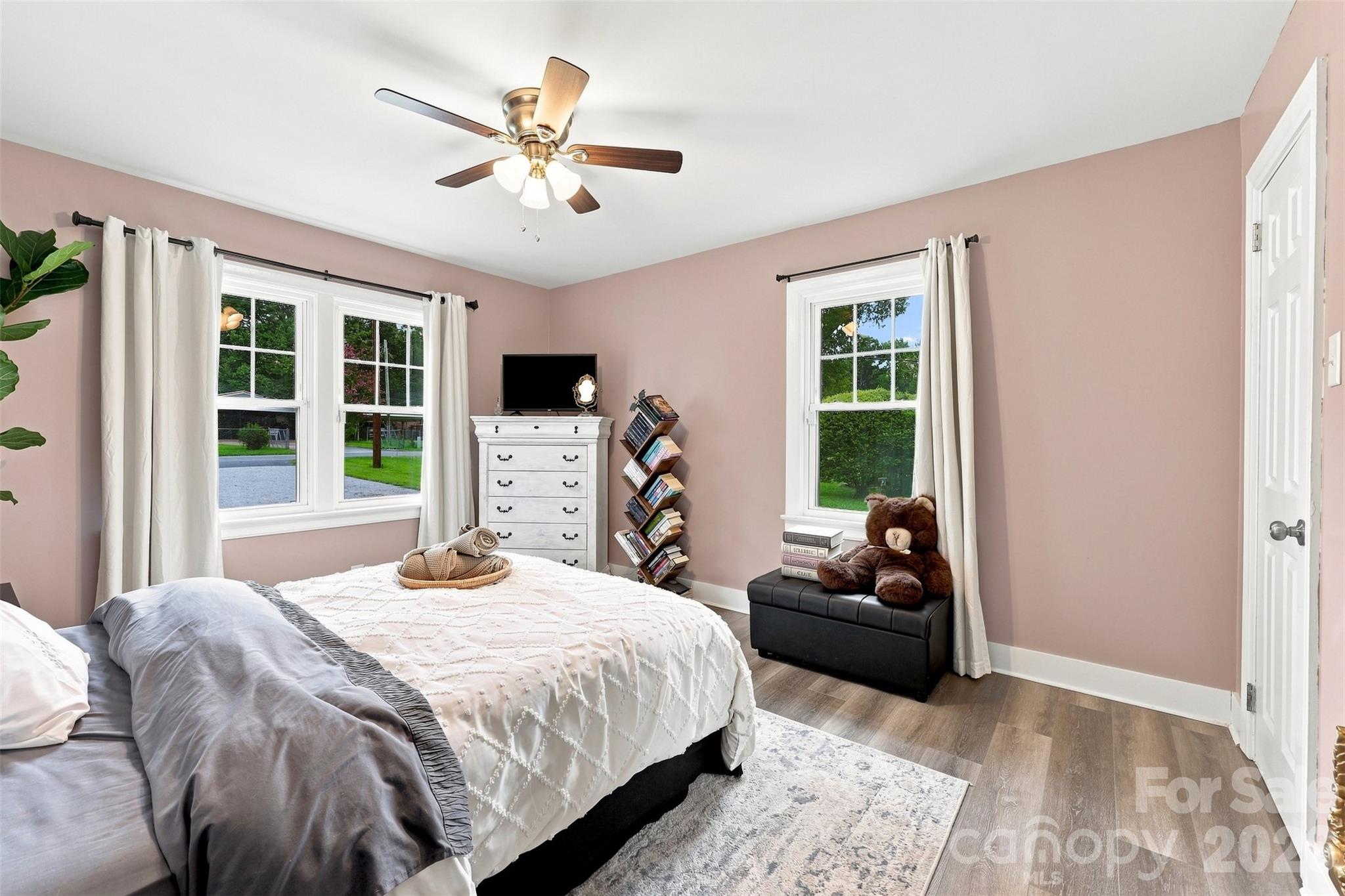208 Barron Park Property Photo 23