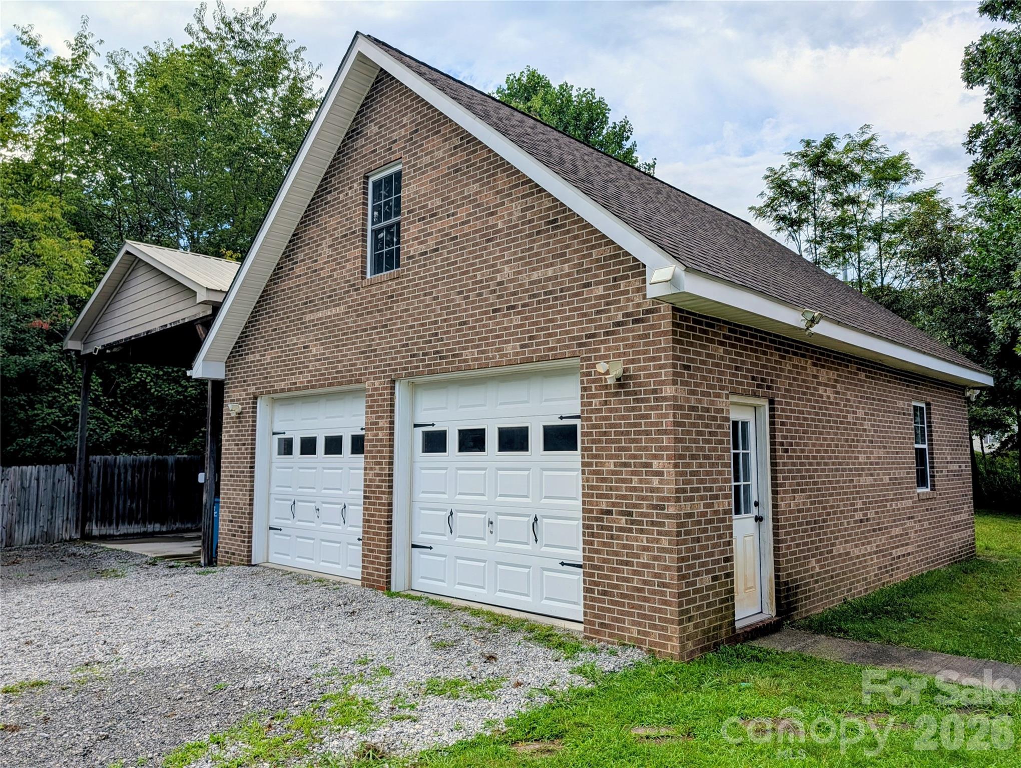 213 Rustling Pines Drive Property Photo 28