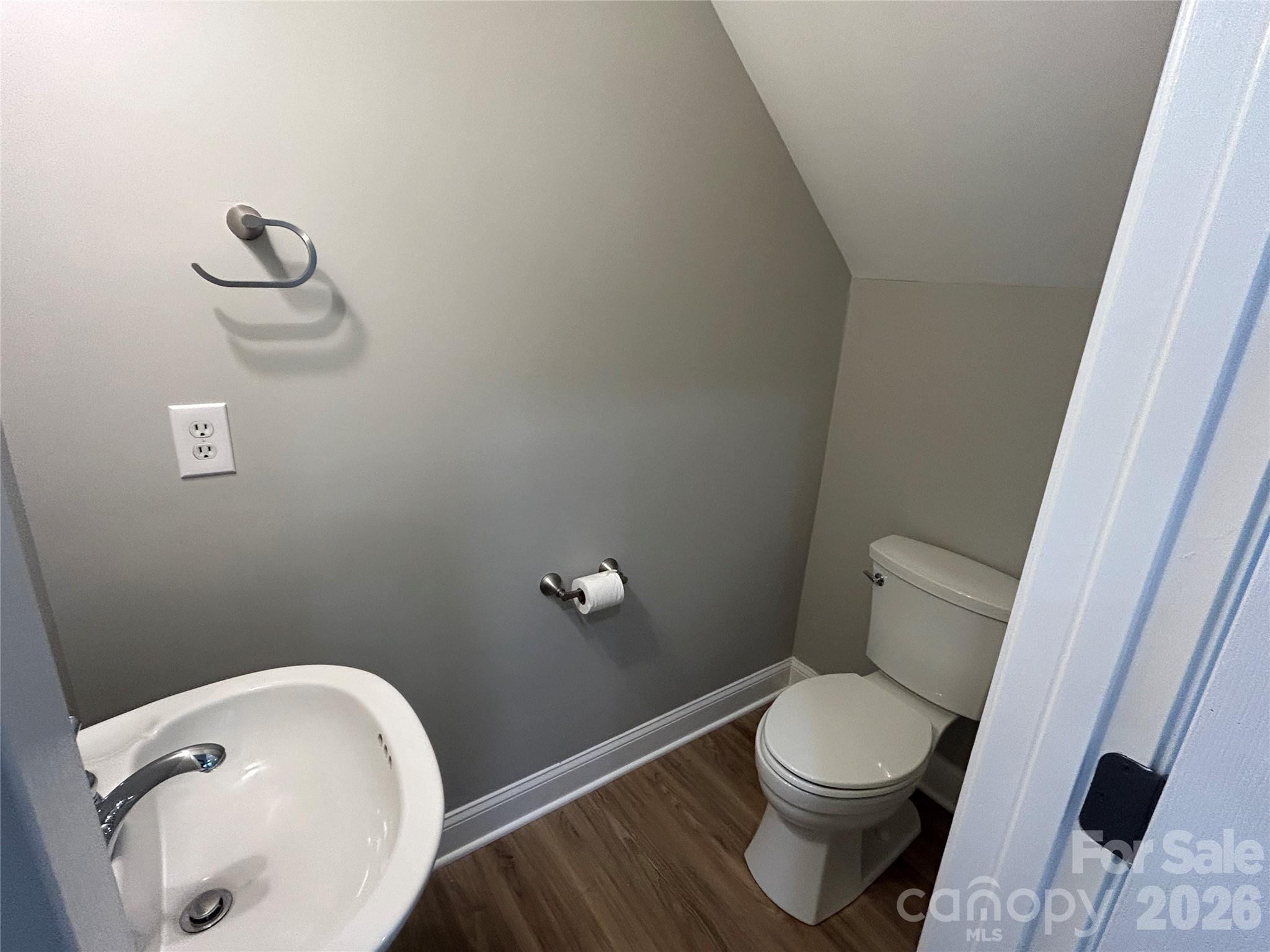 1917 Bellflower Drive Property Photo 4