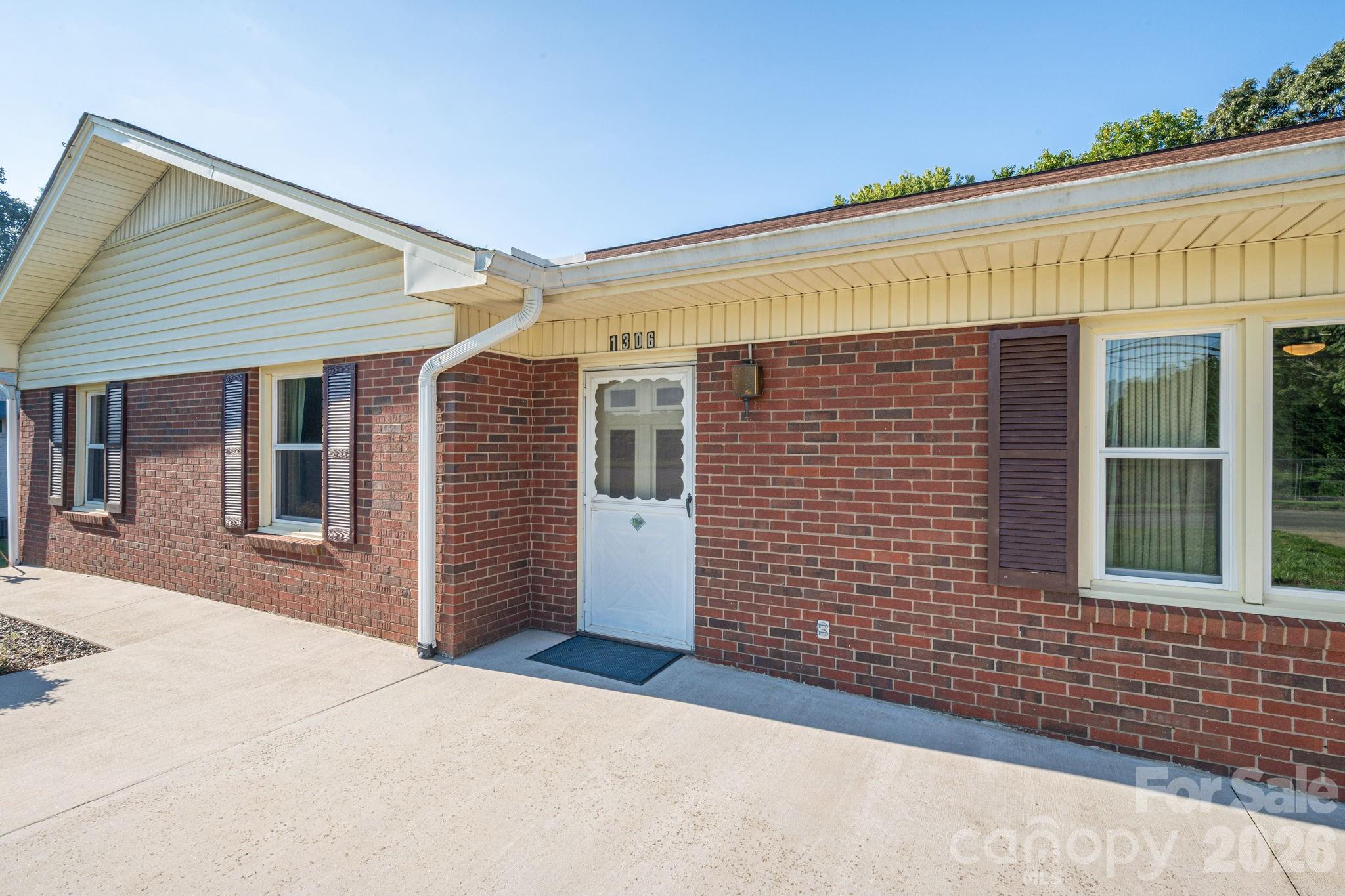 1306 11th Avenue Property Photo 9