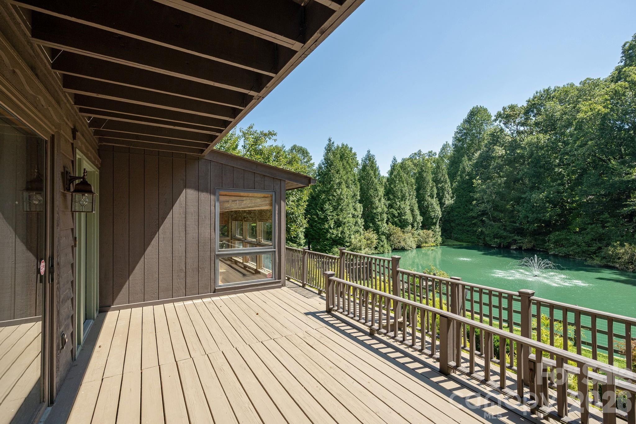 20 Spring Lake Drive Property Photo 5