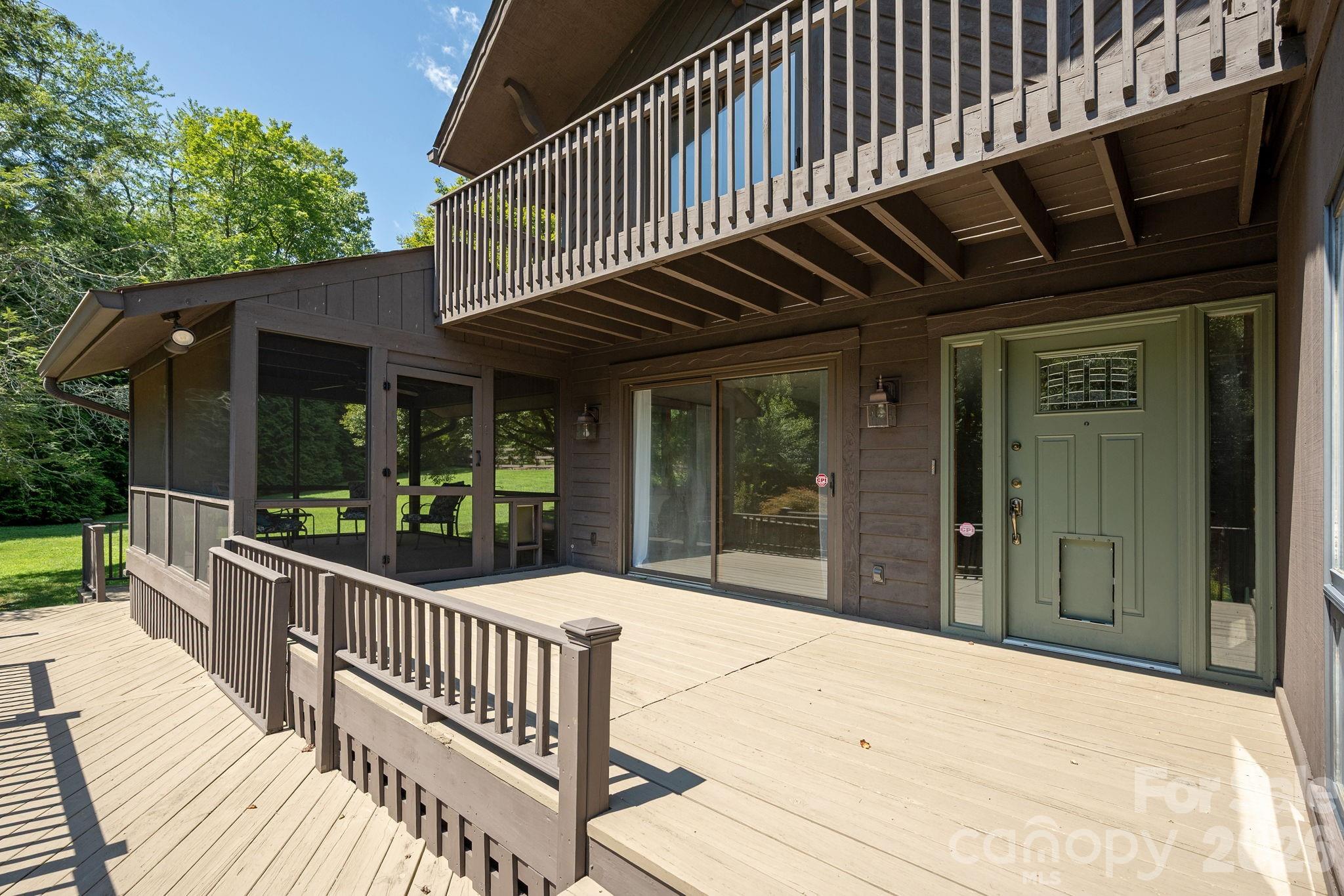 20 Spring Lake Drive Property Photo 7