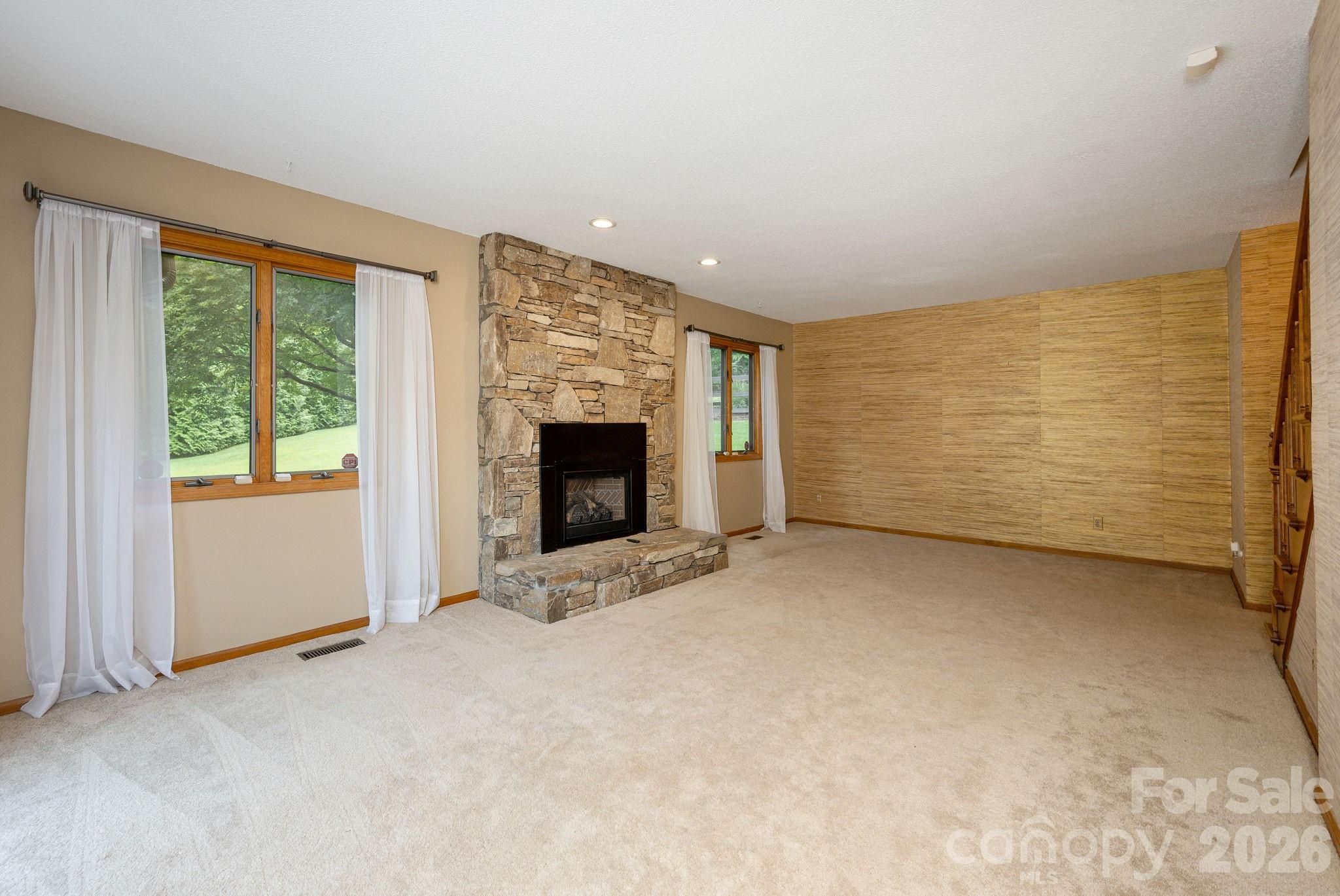 20 Spring Lake Drive Property Photo 9