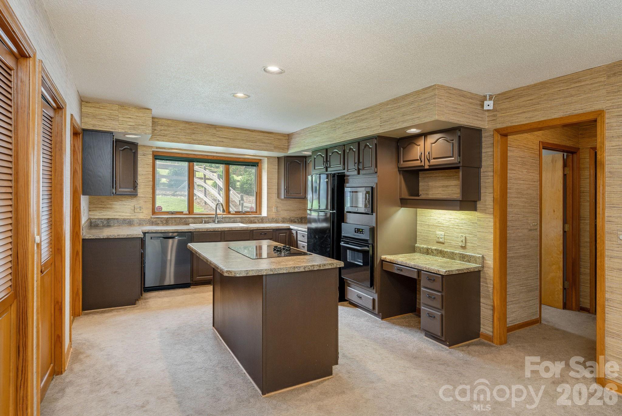 20 Spring Lake Drive Property Photo 10