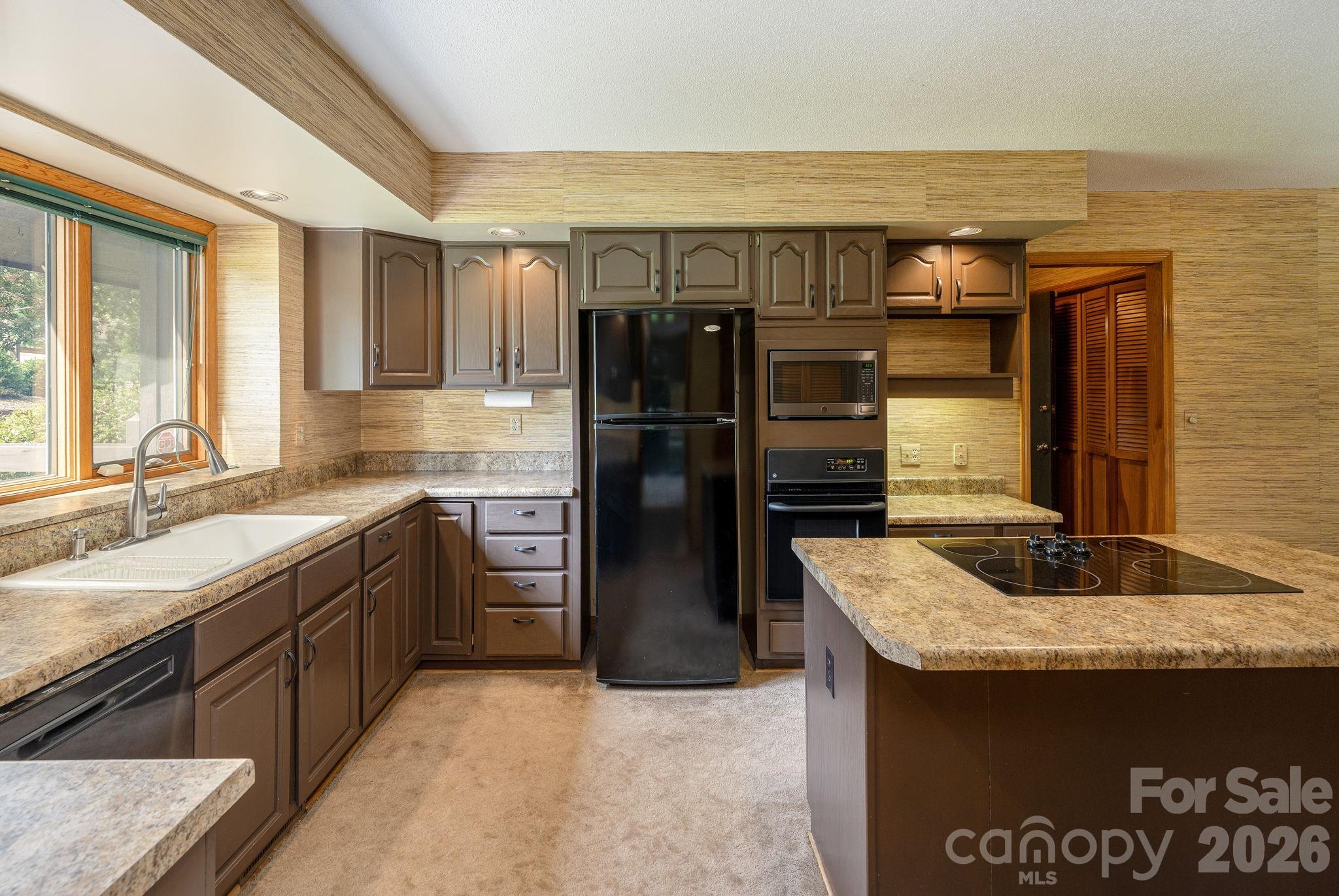 20 Spring Lake Drive Property Photo 12