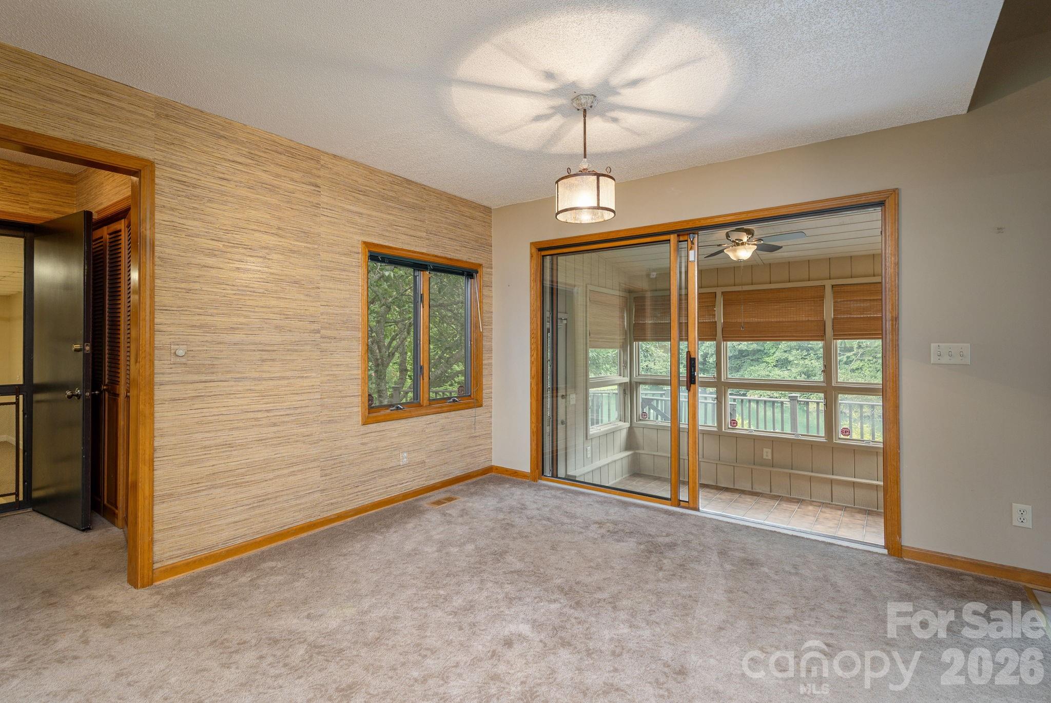 20 Spring Lake Drive Property Photo 13