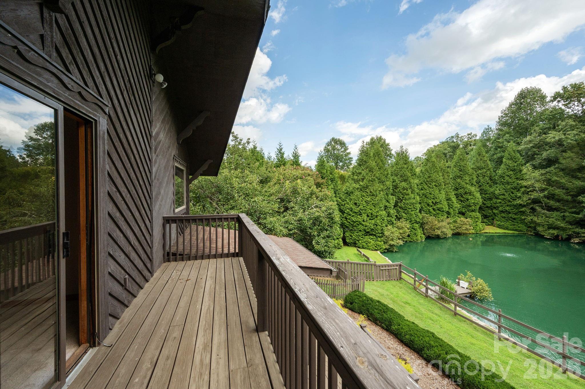 20 Spring Lake Drive Property Photo 17