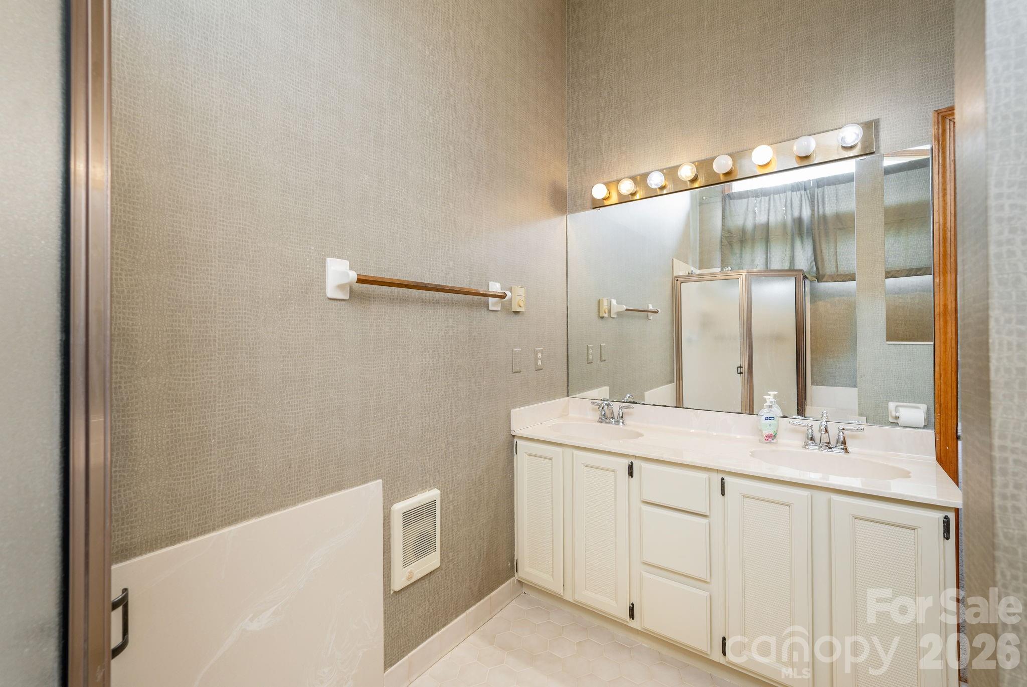 20 Spring Lake Drive Property Photo 18
