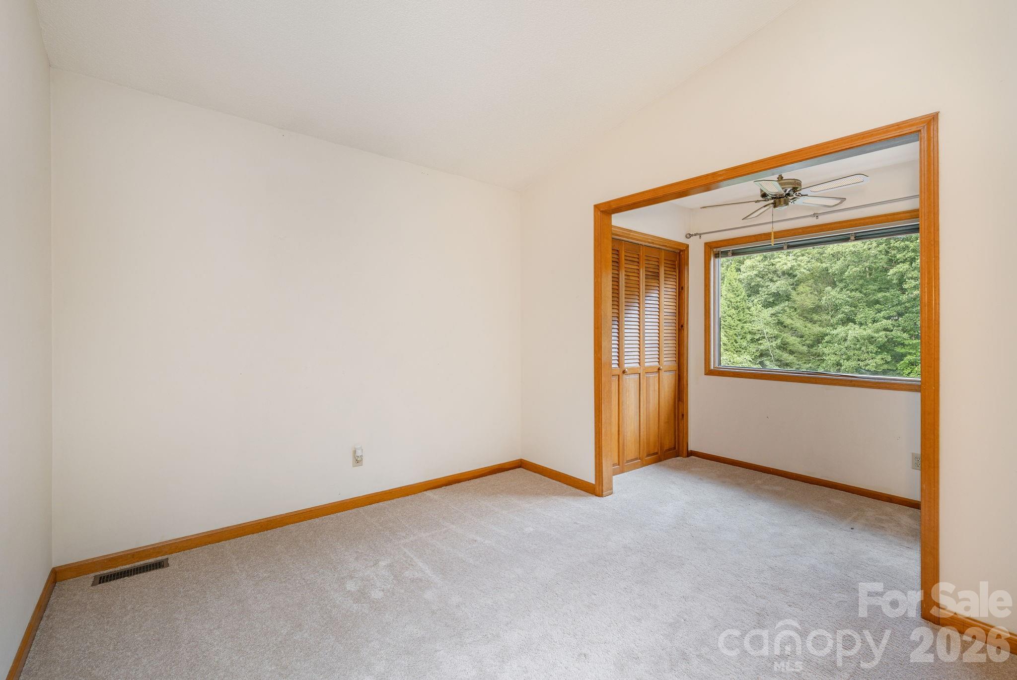 20 Spring Lake Drive Property Photo 22