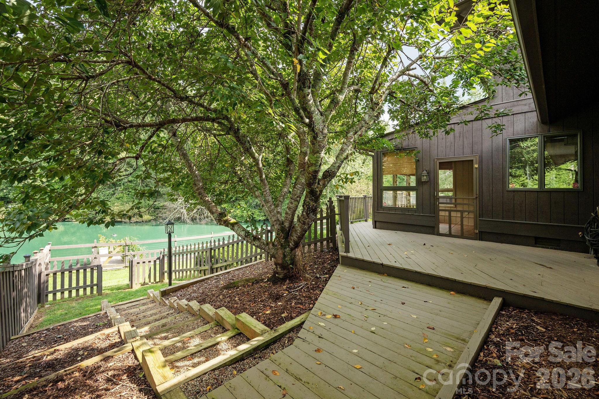 20 Spring Lake Drive Property Photo 25