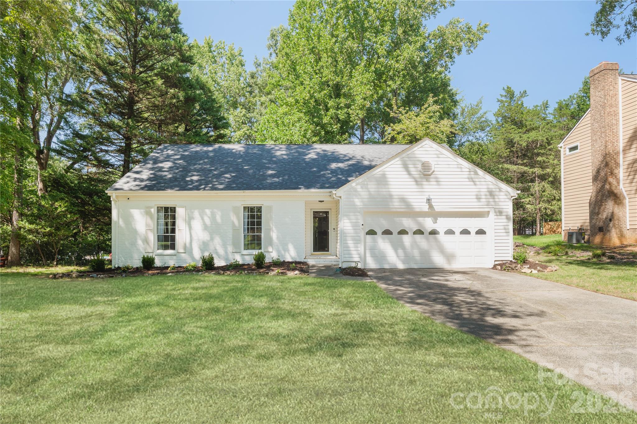 8805 Golf Ridge Drive Property Photo 1