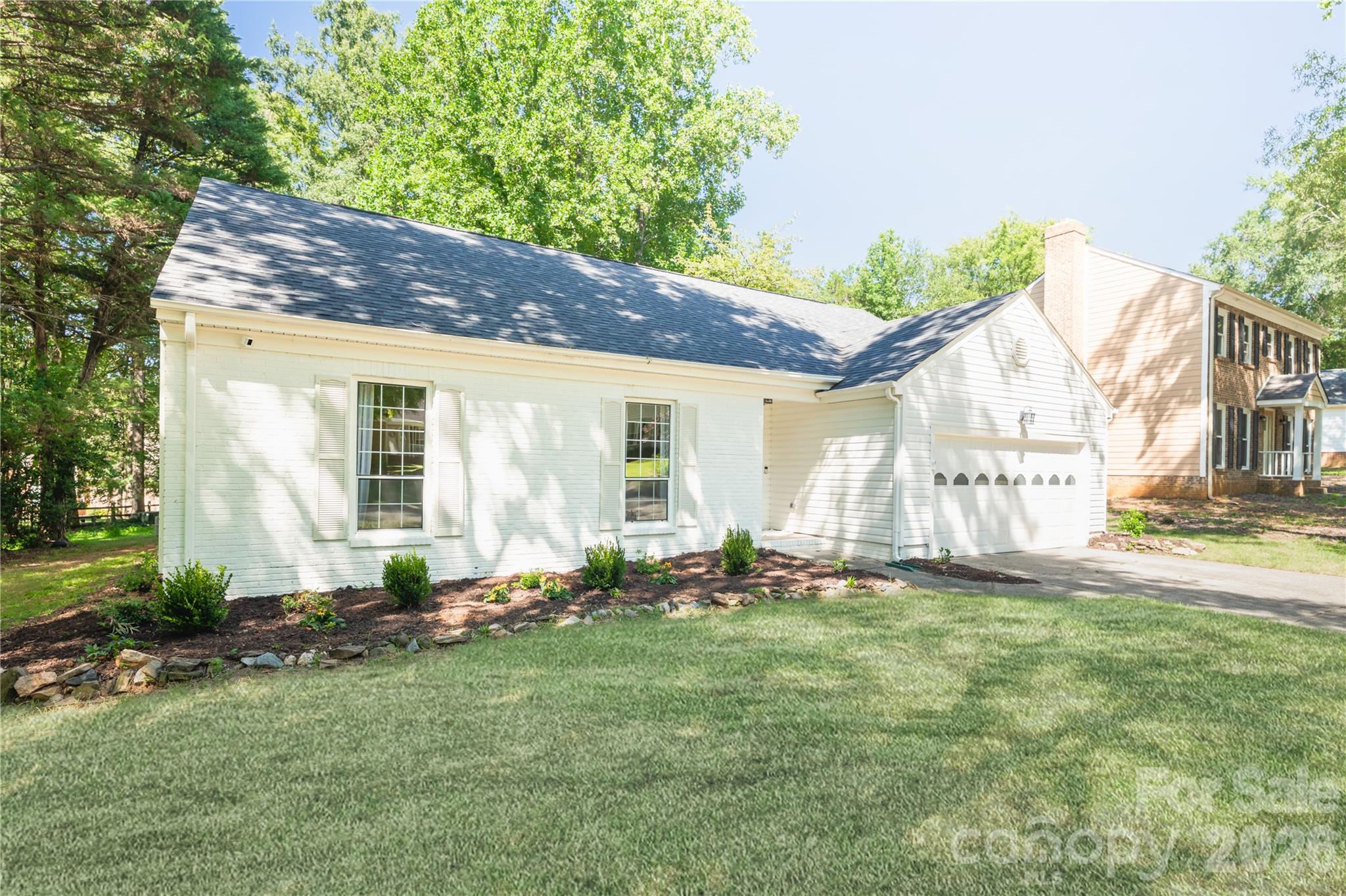 8805 Golf Ridge Drive Property Photo 2