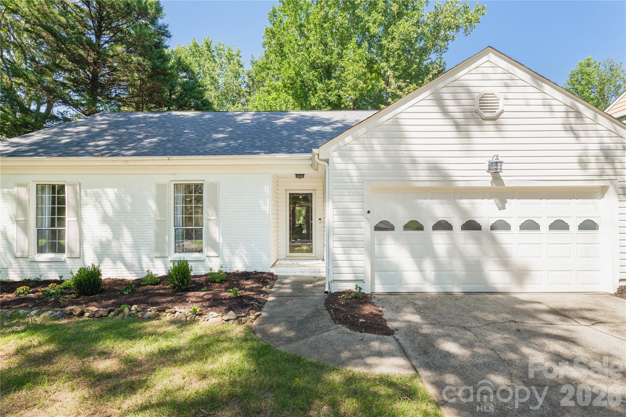 8805 Golf Ridge Drive Property Photo 3