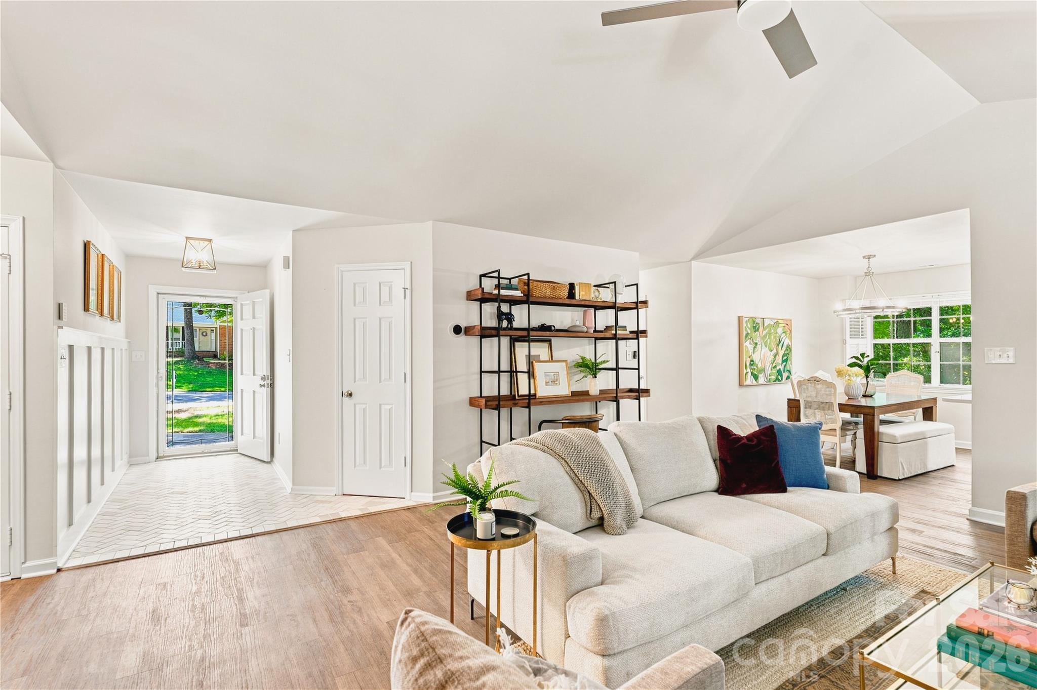 8805 Golf Ridge Drive Property Photo 6
