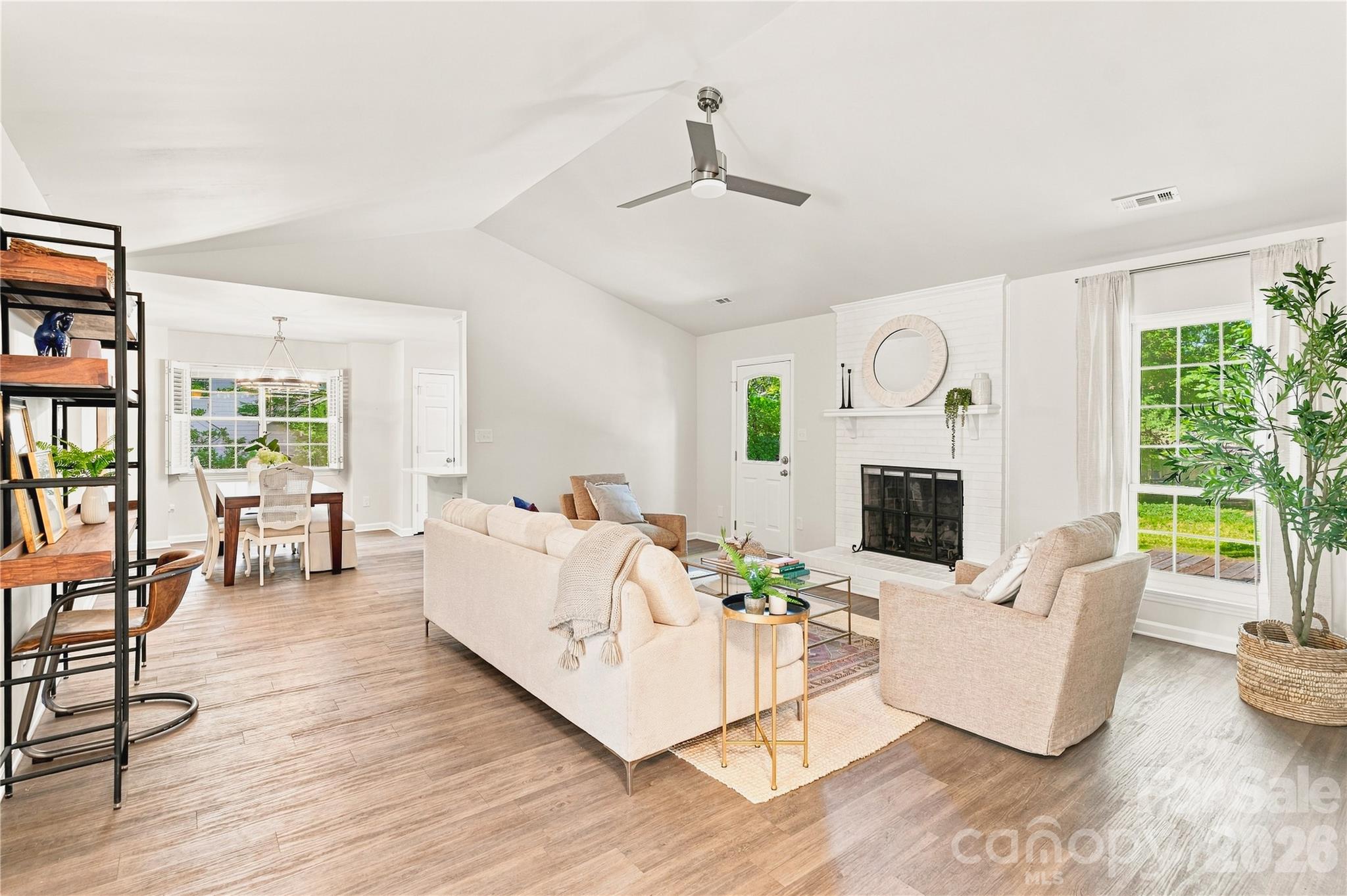 8805 Golf Ridge Drive Property Photo 7