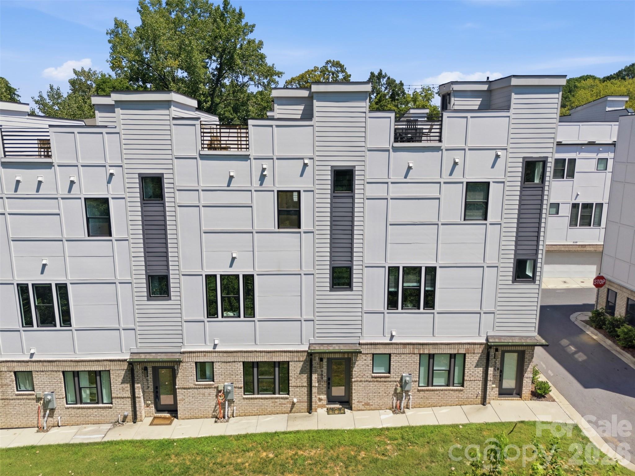 509 Strong Avenue Property Photo 1