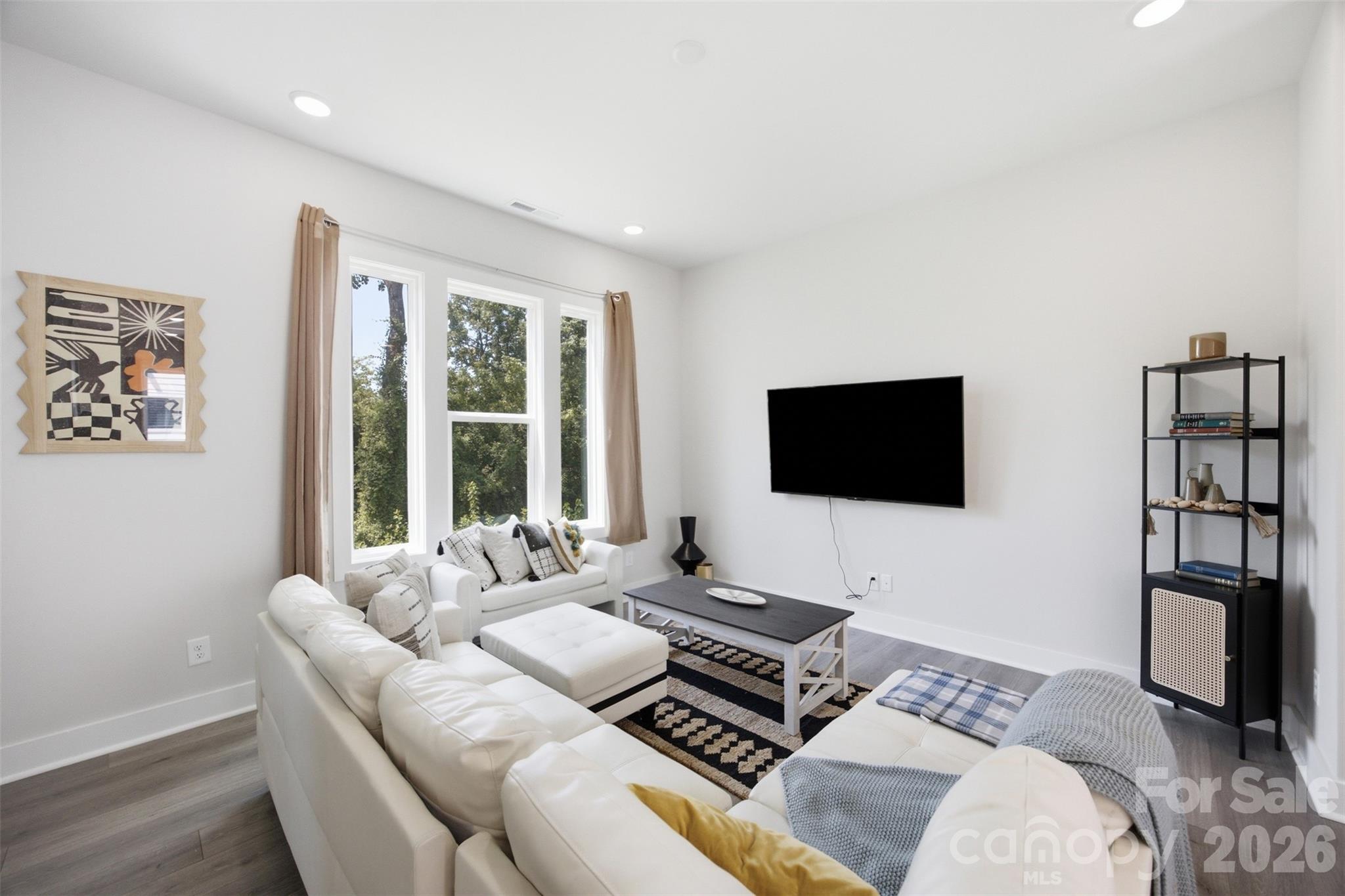 509 Strong Avenue Property Photo 7