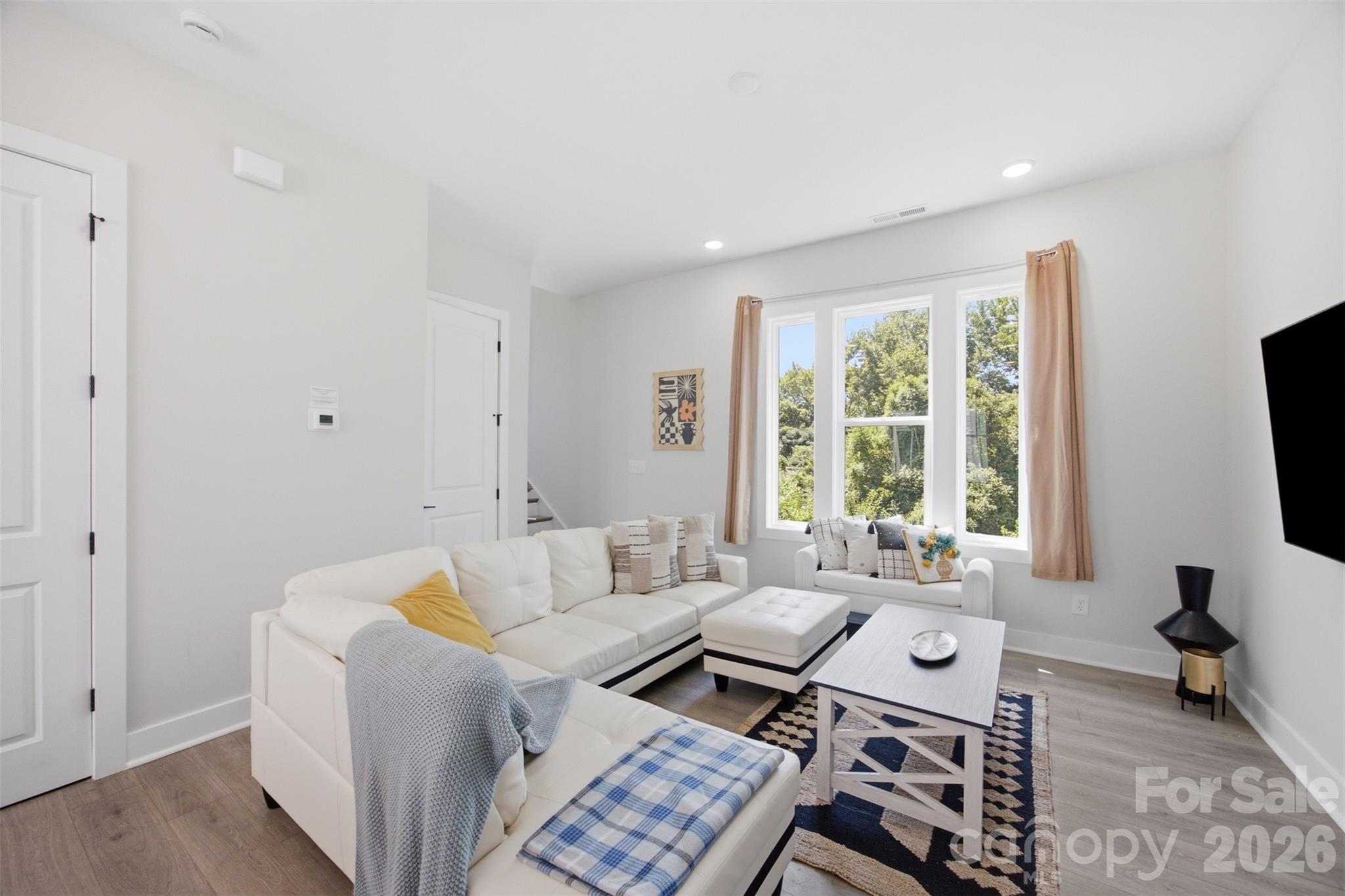 509 Strong Avenue Property Photo 8