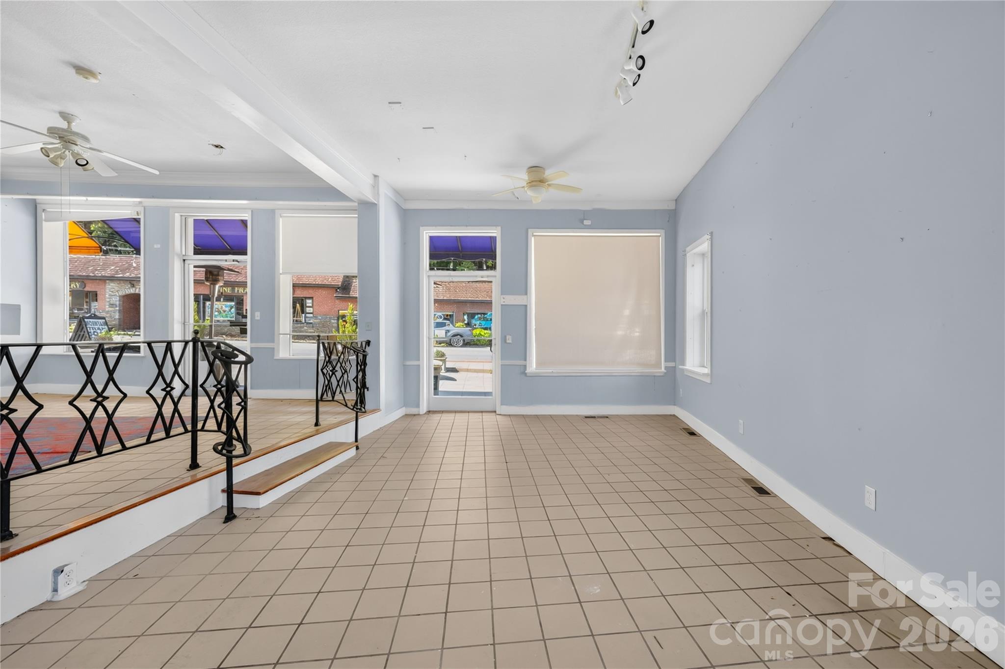 148,152,158 N Trade Street Property Photo 16