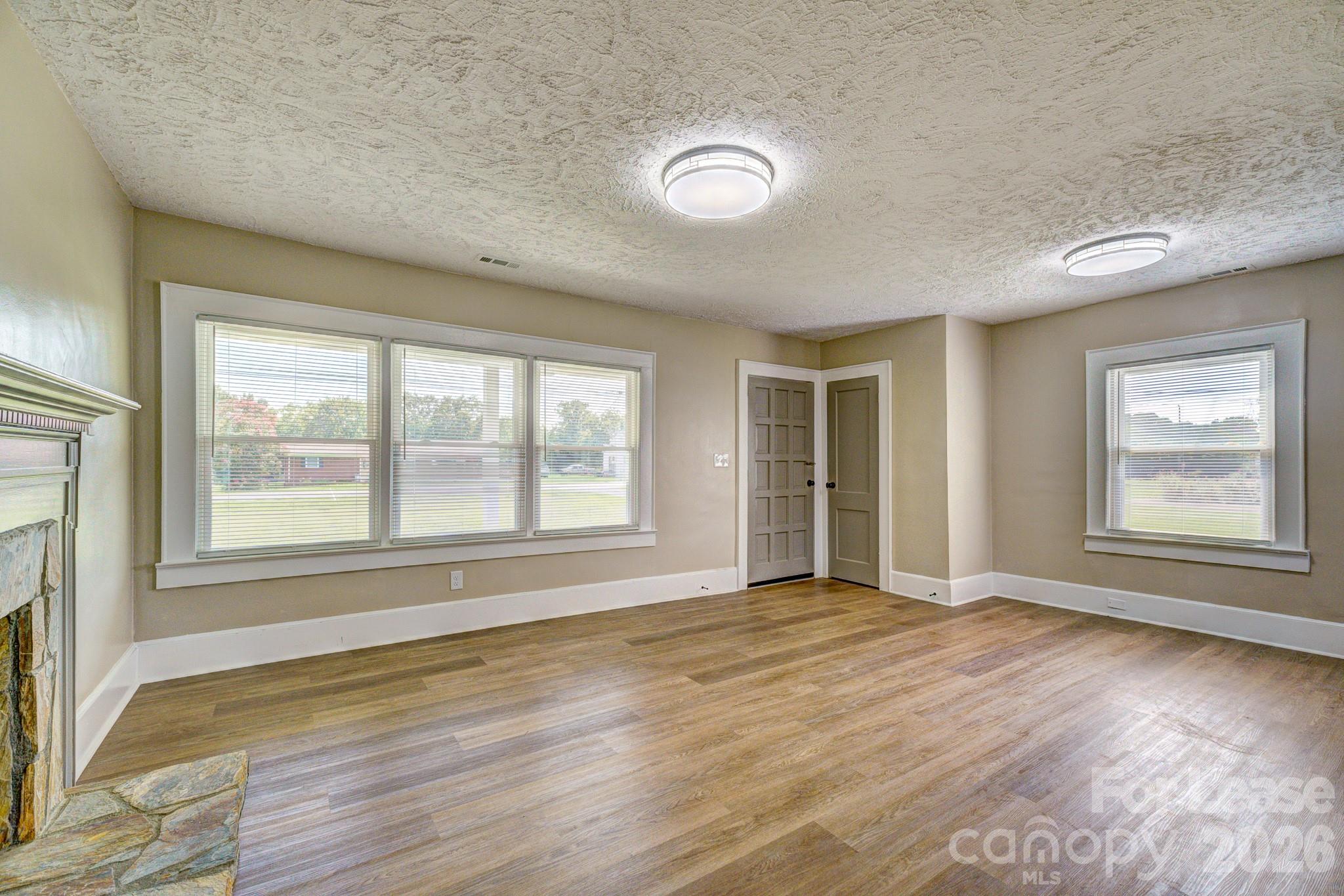 2202 W Stage Coach Trail Property Photo 3