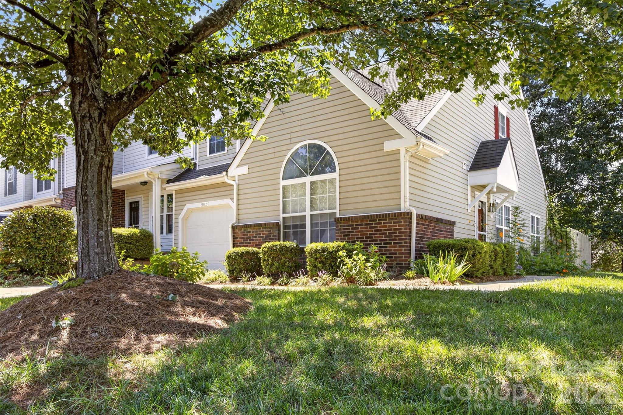 9020 Roseton Lane Property Photo 1
