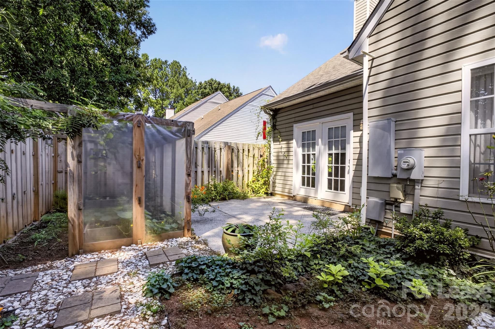 9020 Roseton Lane Property Photo 4