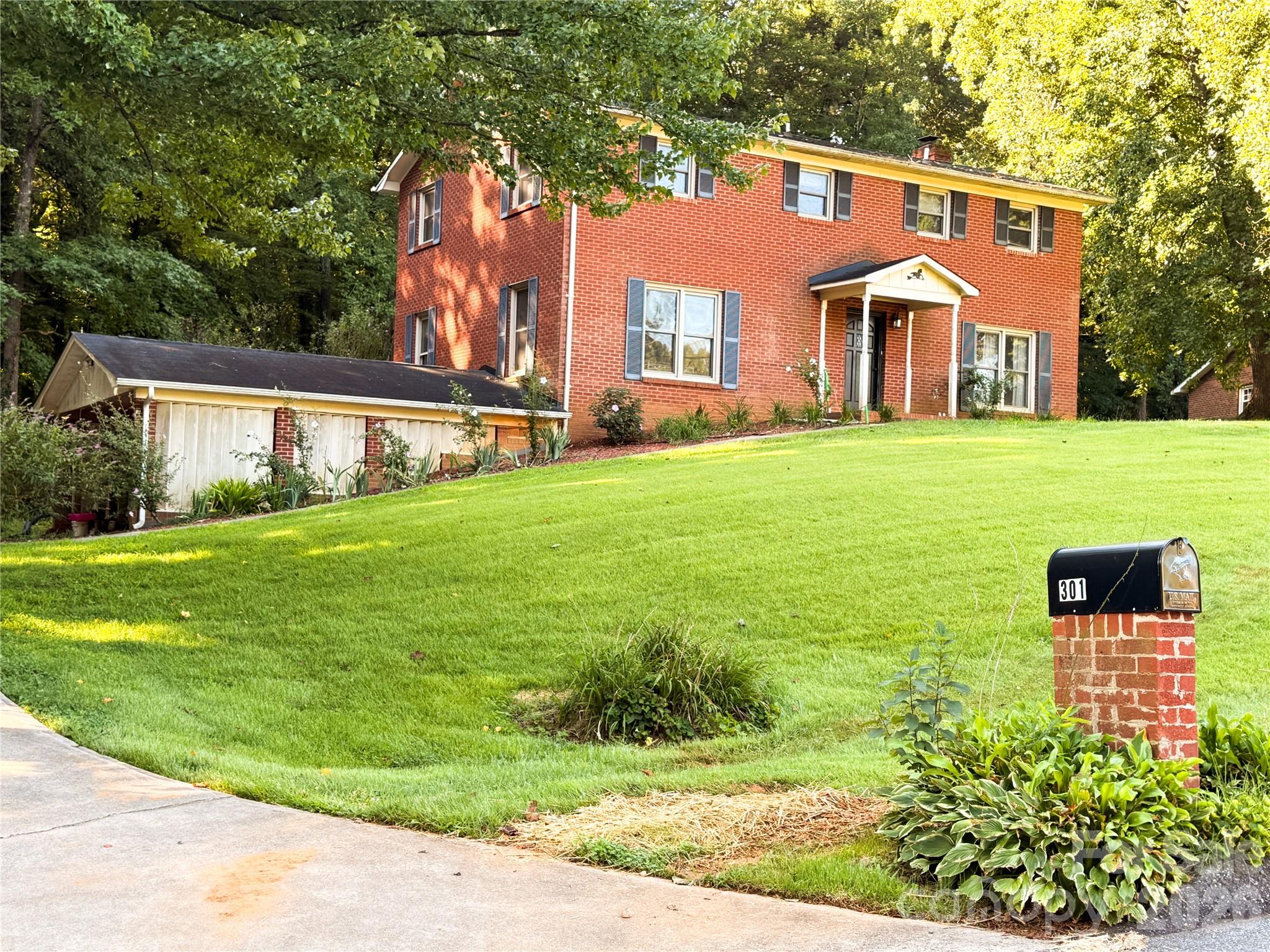301 Starmount Drive Property Photo 1