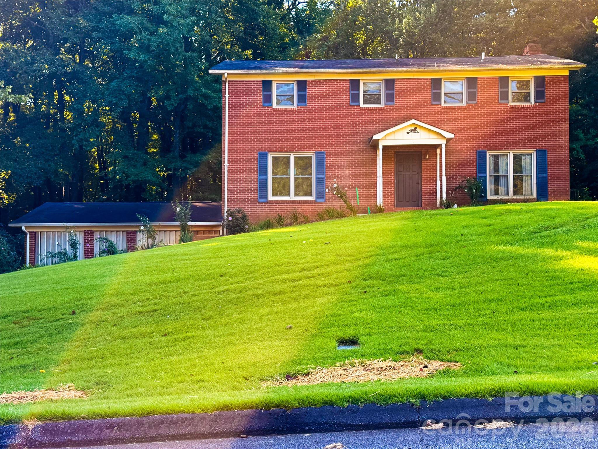 301 Starmount Drive Property Photo 2