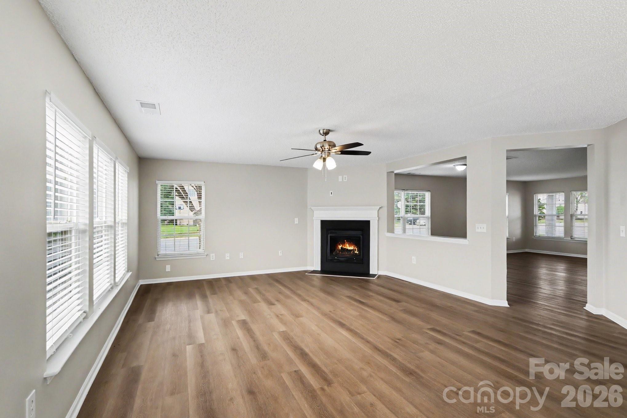 4022 Houldsworth Drive Property Photo 2