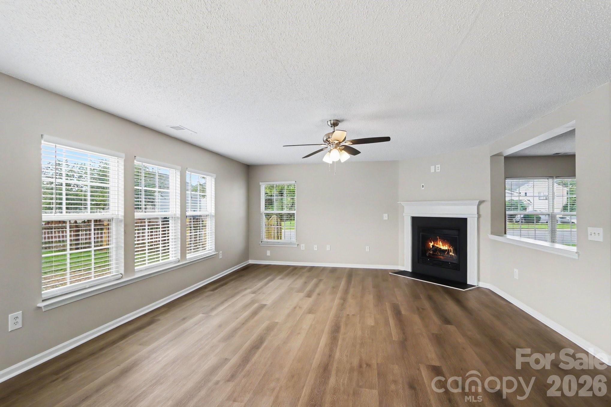 4022 Houldsworth Drive Property Photo 4