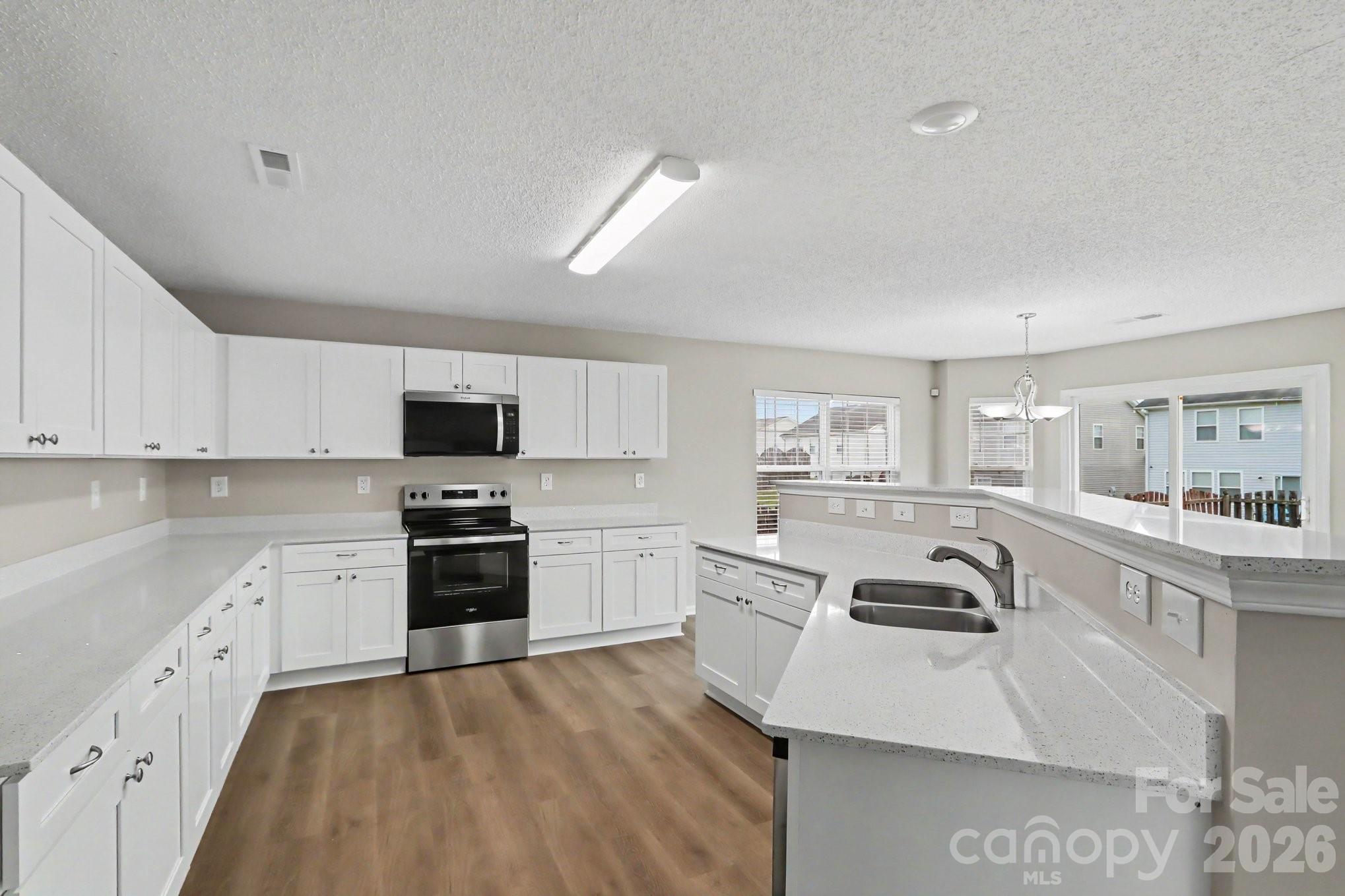 4022 Houldsworth Drive Property Photo 6