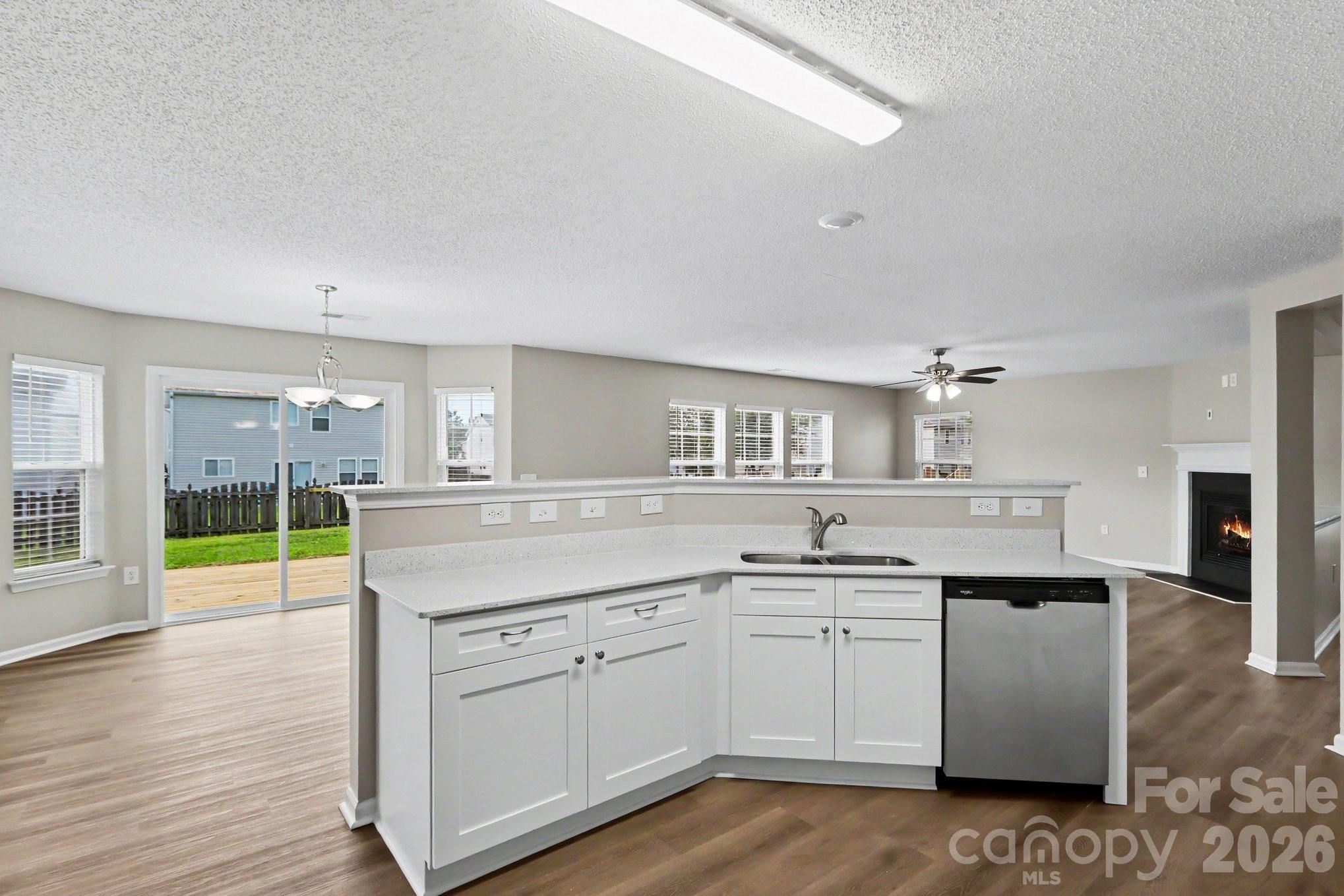 4022 Houldsworth Drive Property Photo 8
