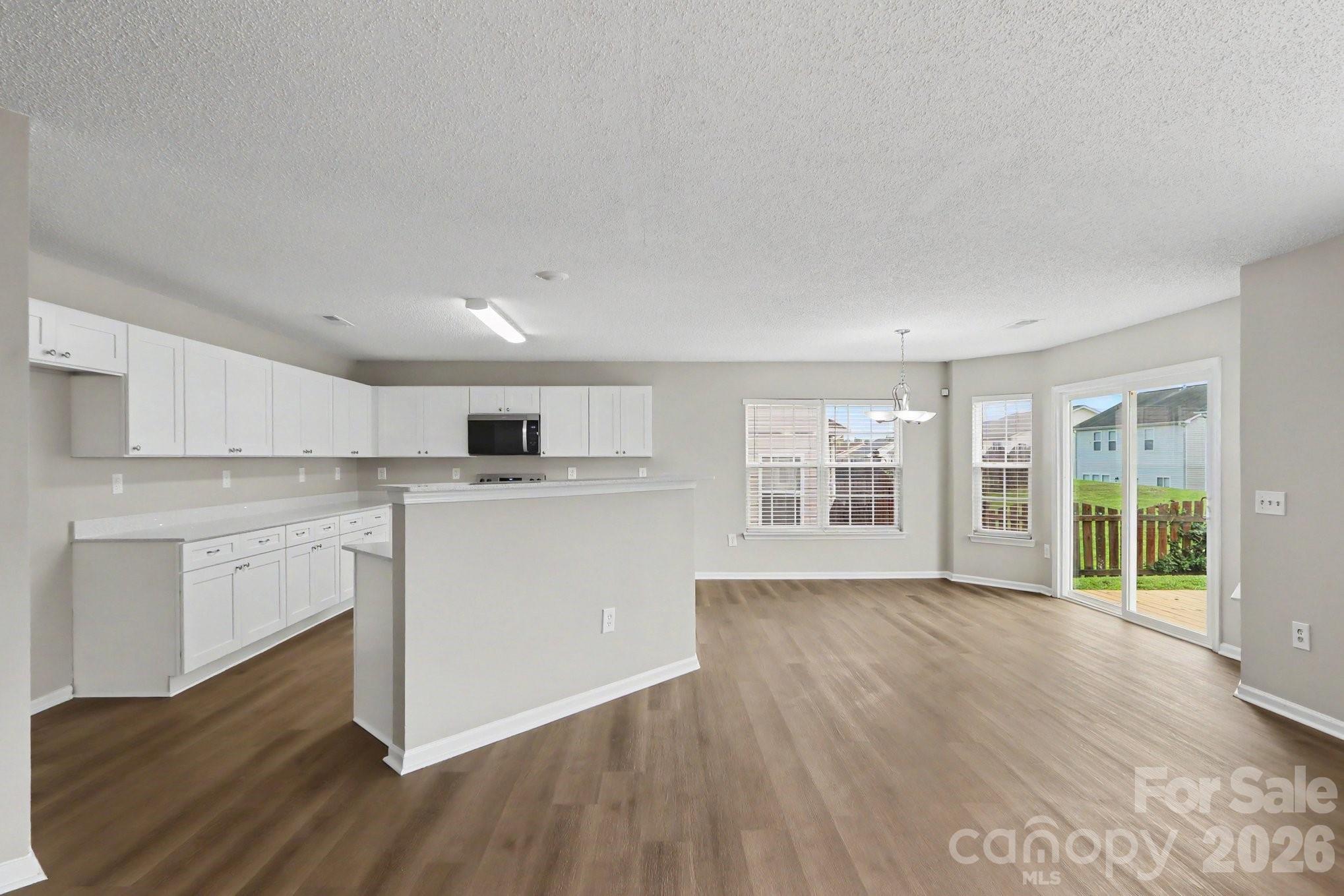 4022 Houldsworth Drive Property Photo 9