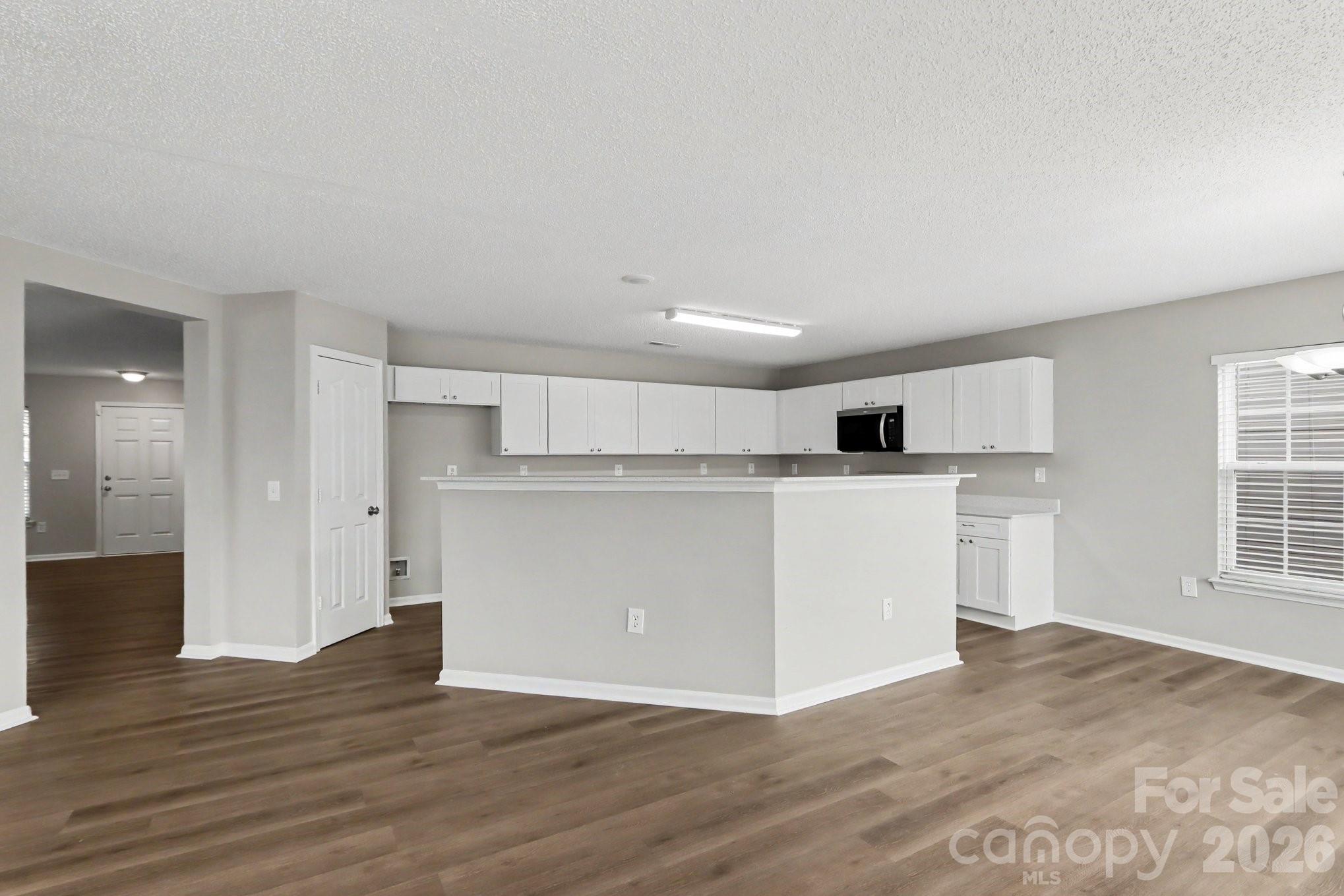 4022 Houldsworth Drive Property Photo 10