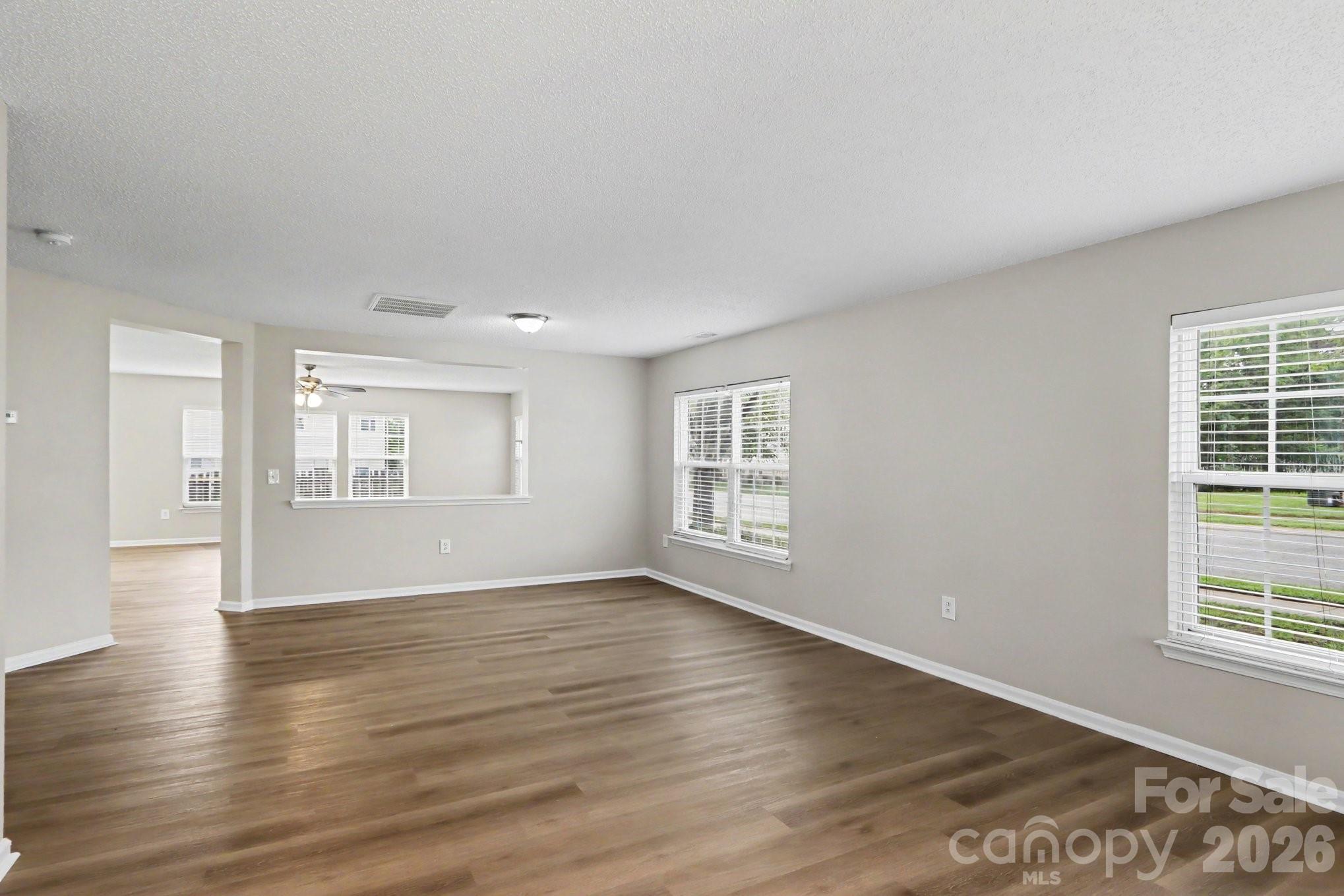 4022 Houldsworth Drive Property Photo 12