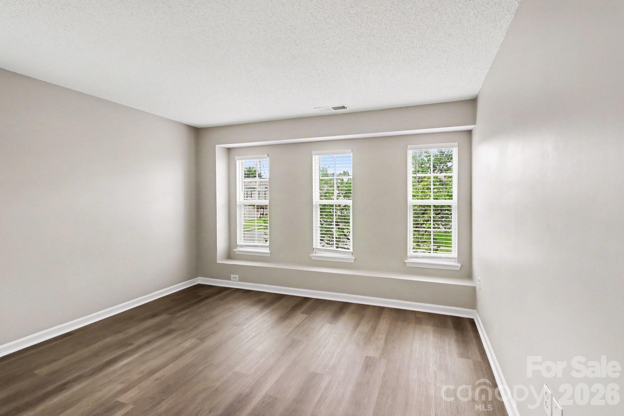 4022 Houldsworth Drive Property Photo 23