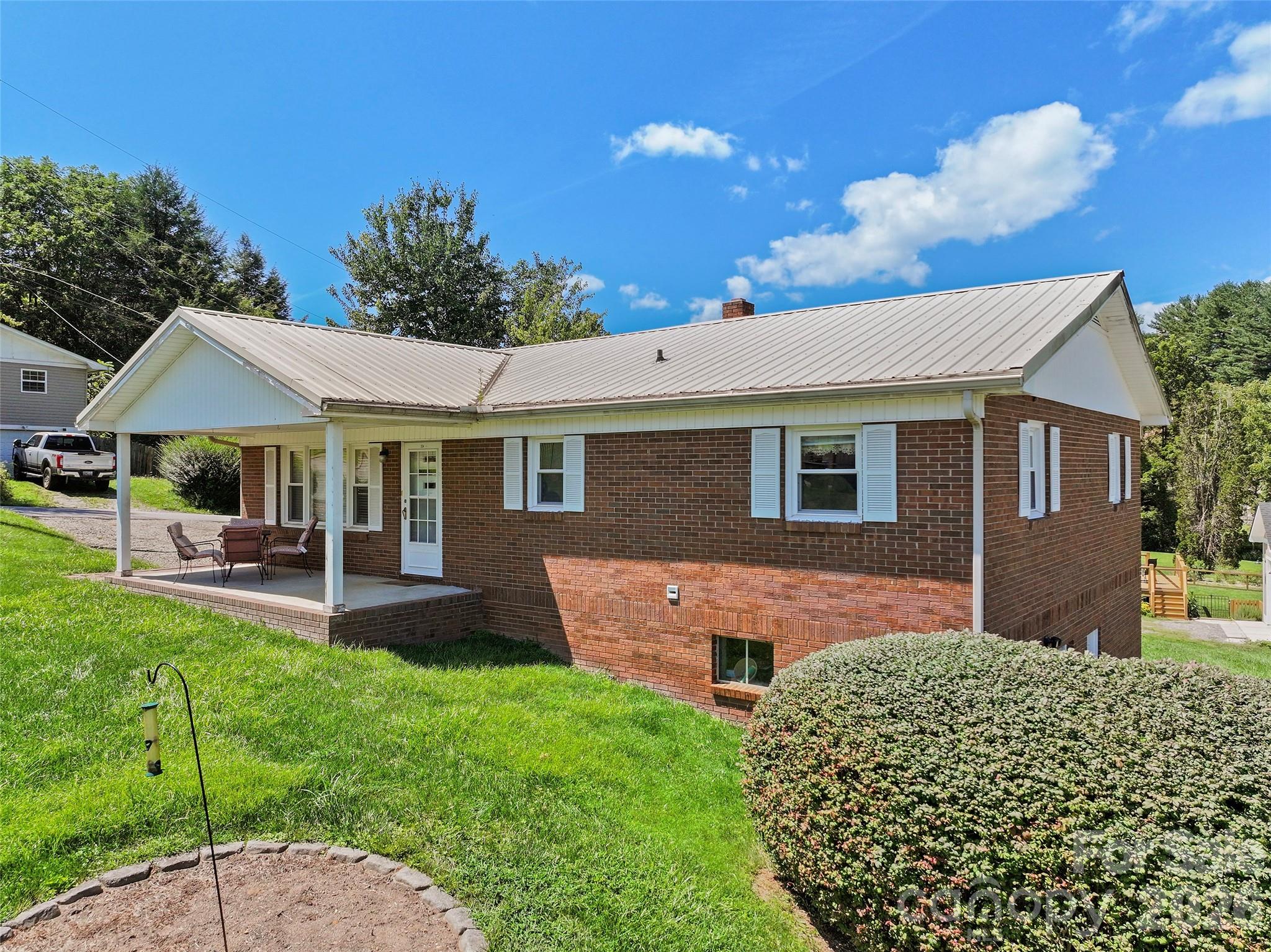 354 Oakdale Road Property Photo 2