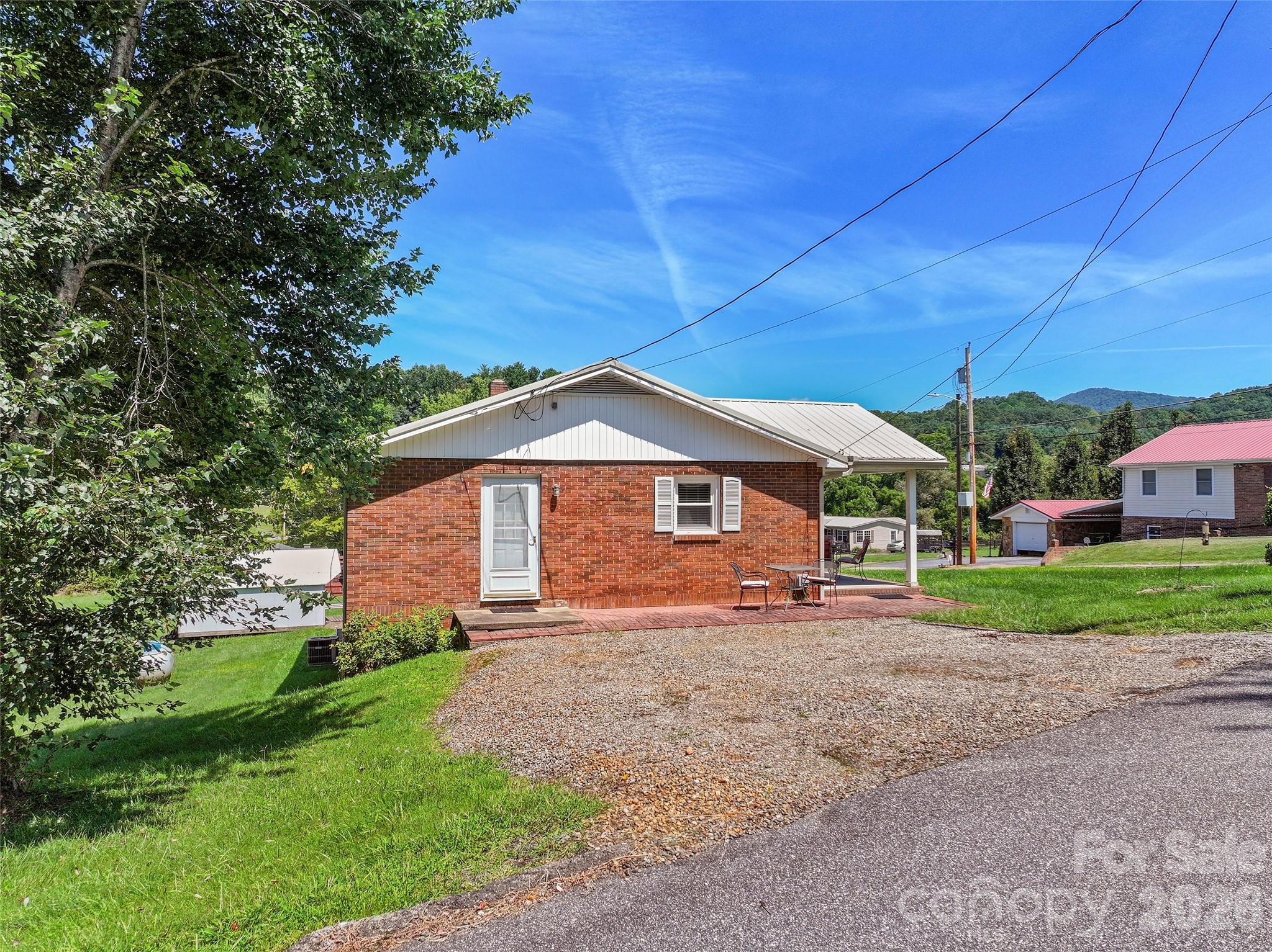 354 Oakdale Road Property Photo 7