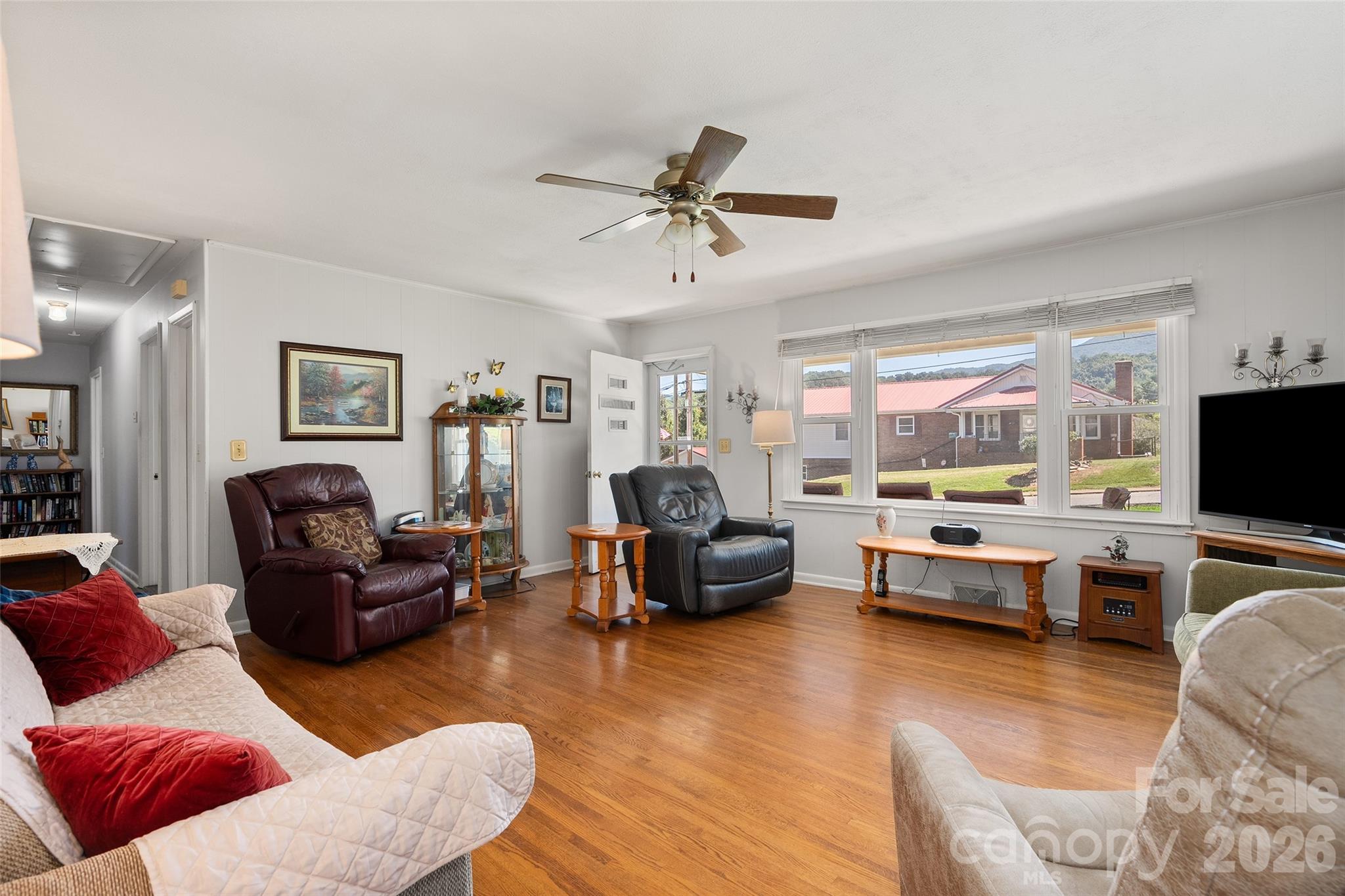 354 Oakdale Road Property Photo 9