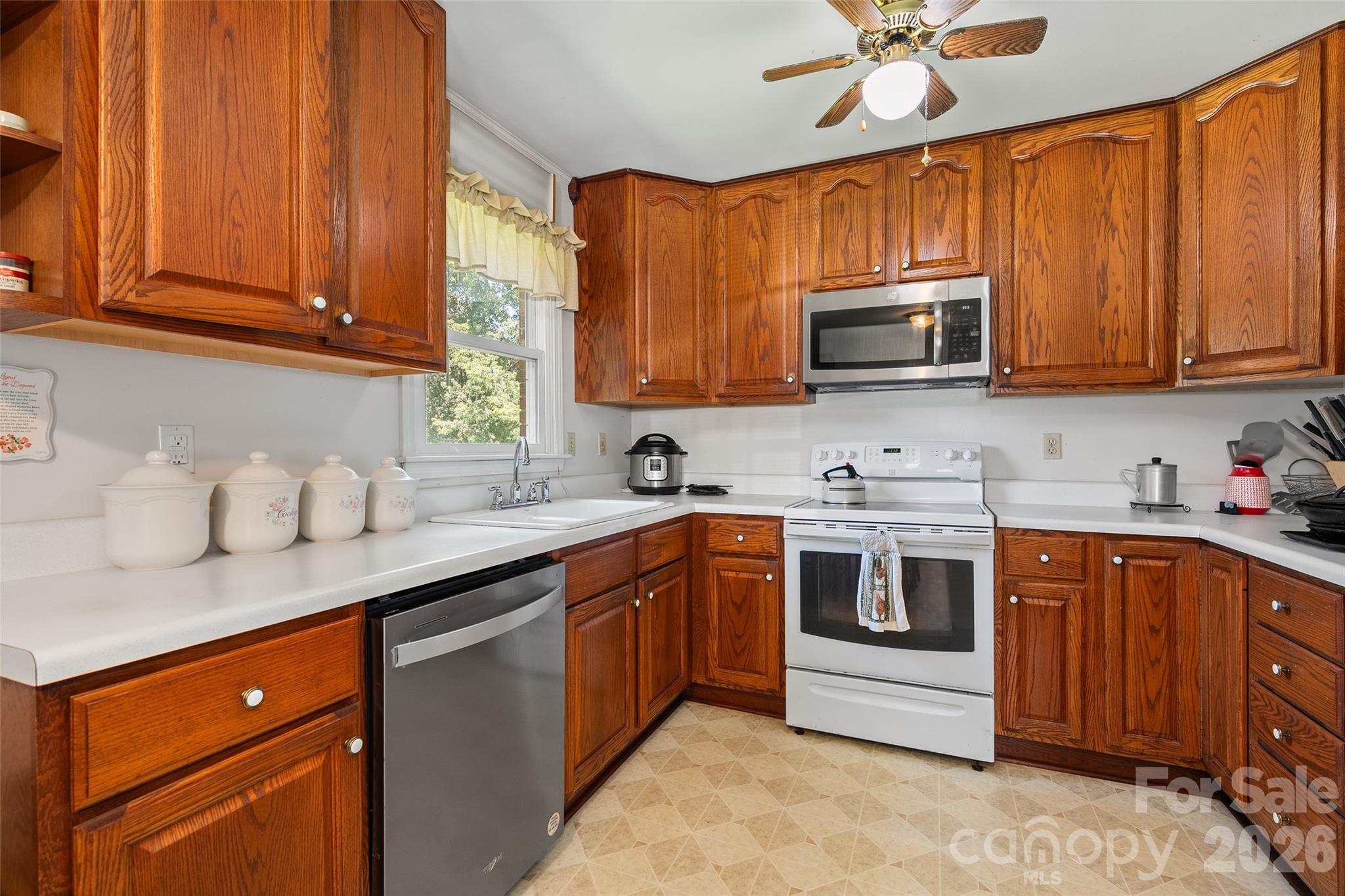 354 Oakdale Road Property Photo 14