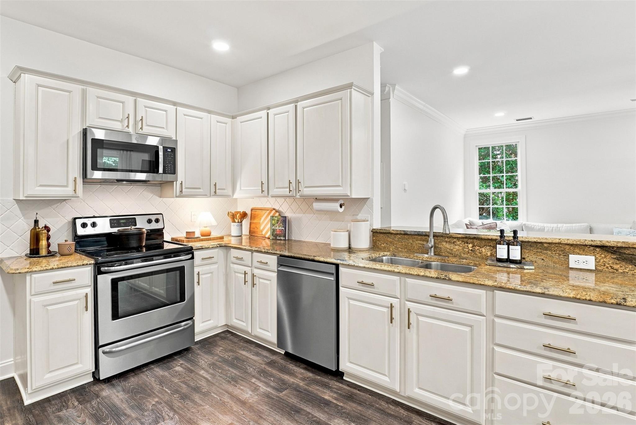 9434 Valley Road Property Photo 14