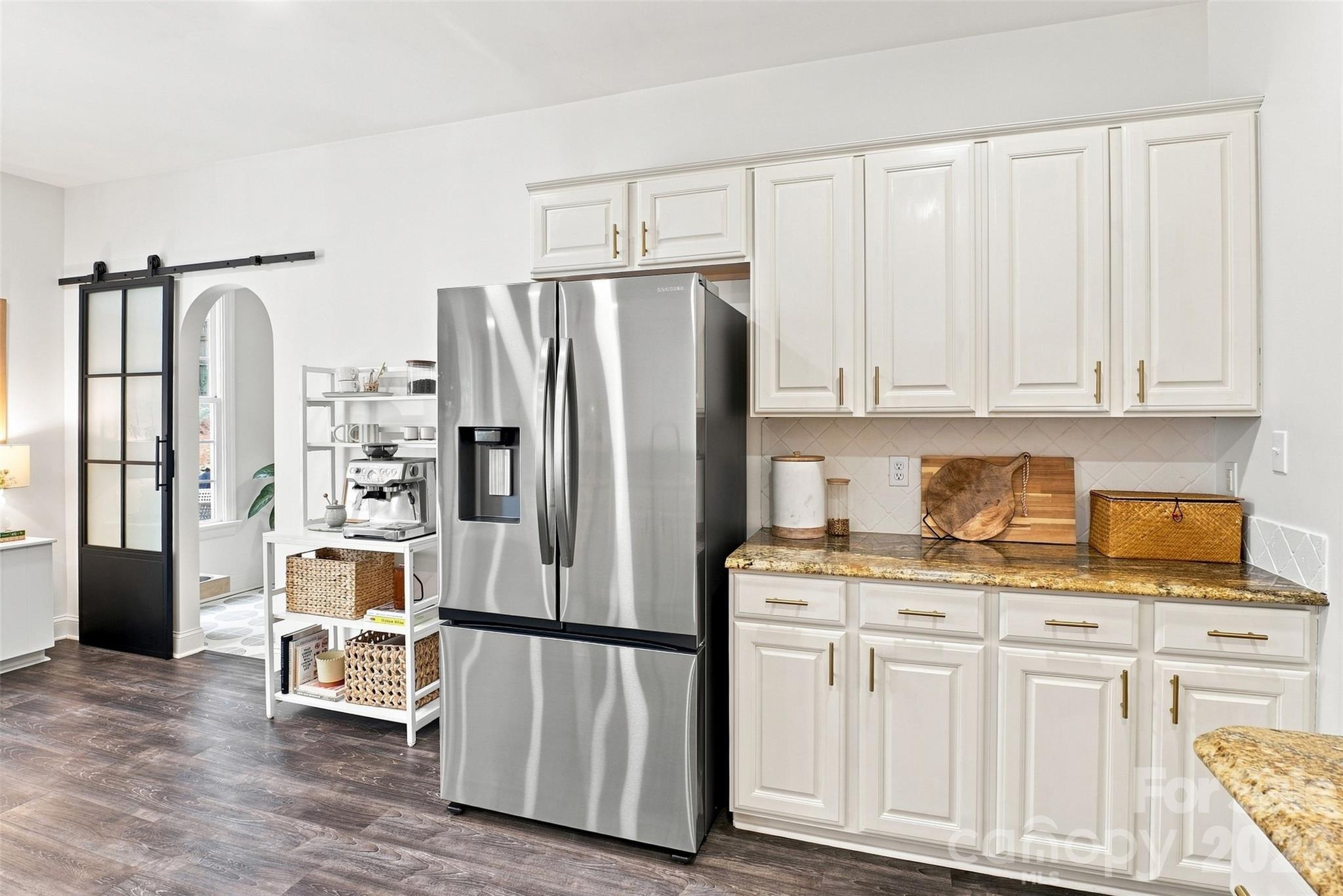 9434 Valley Road Property Photo 15
