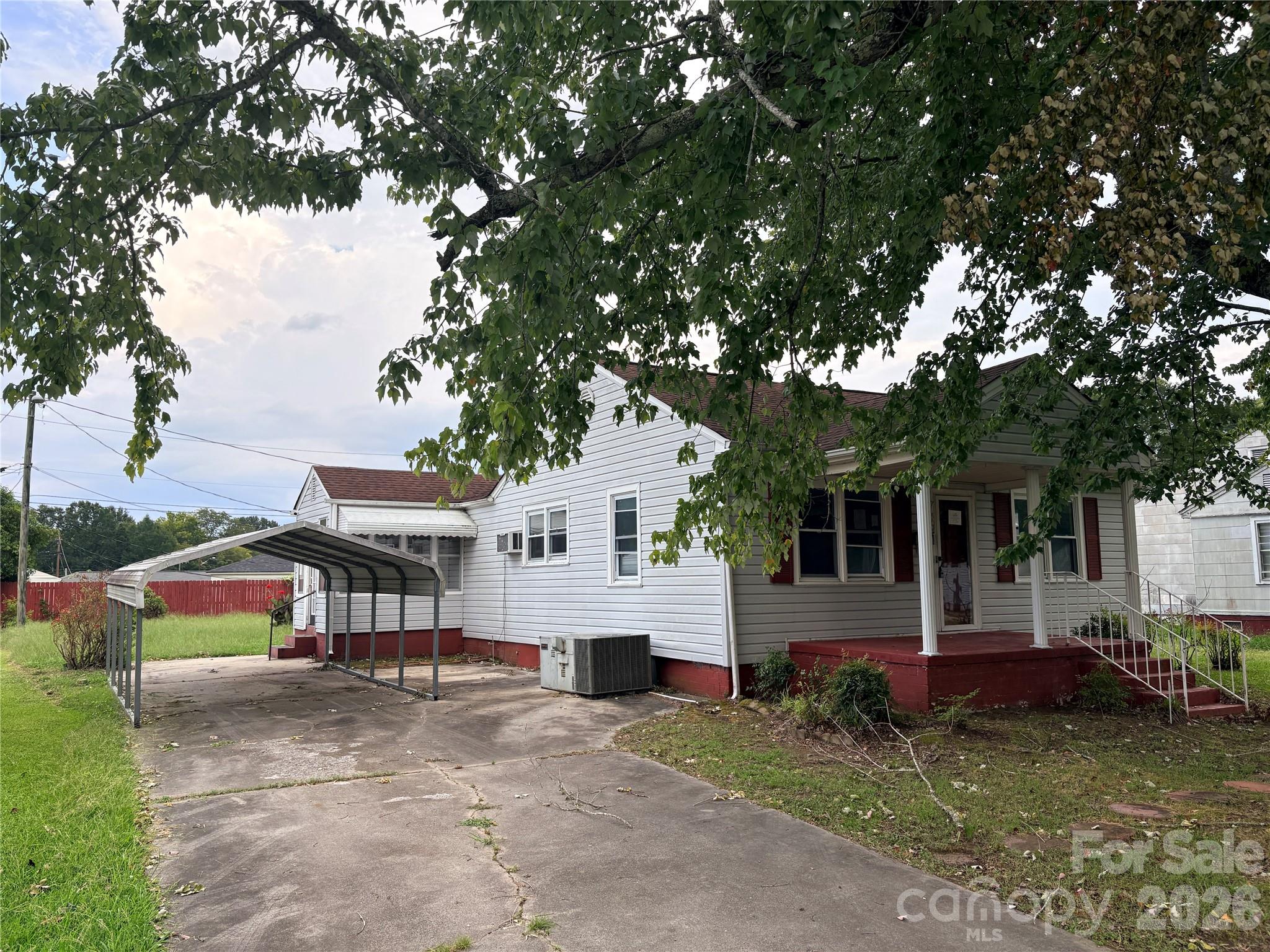 504 Brendale Drive Property Photo 2