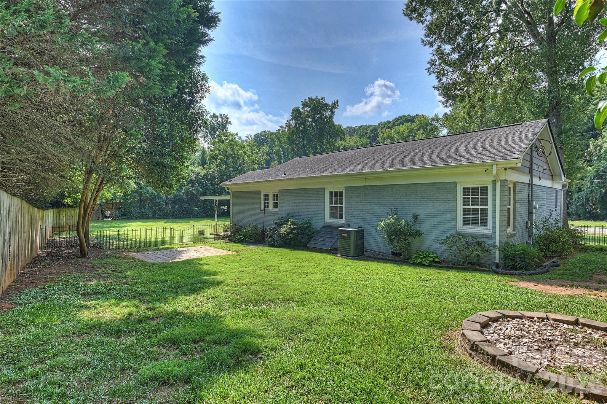 1323 Carolyn Drive Property Photo 6